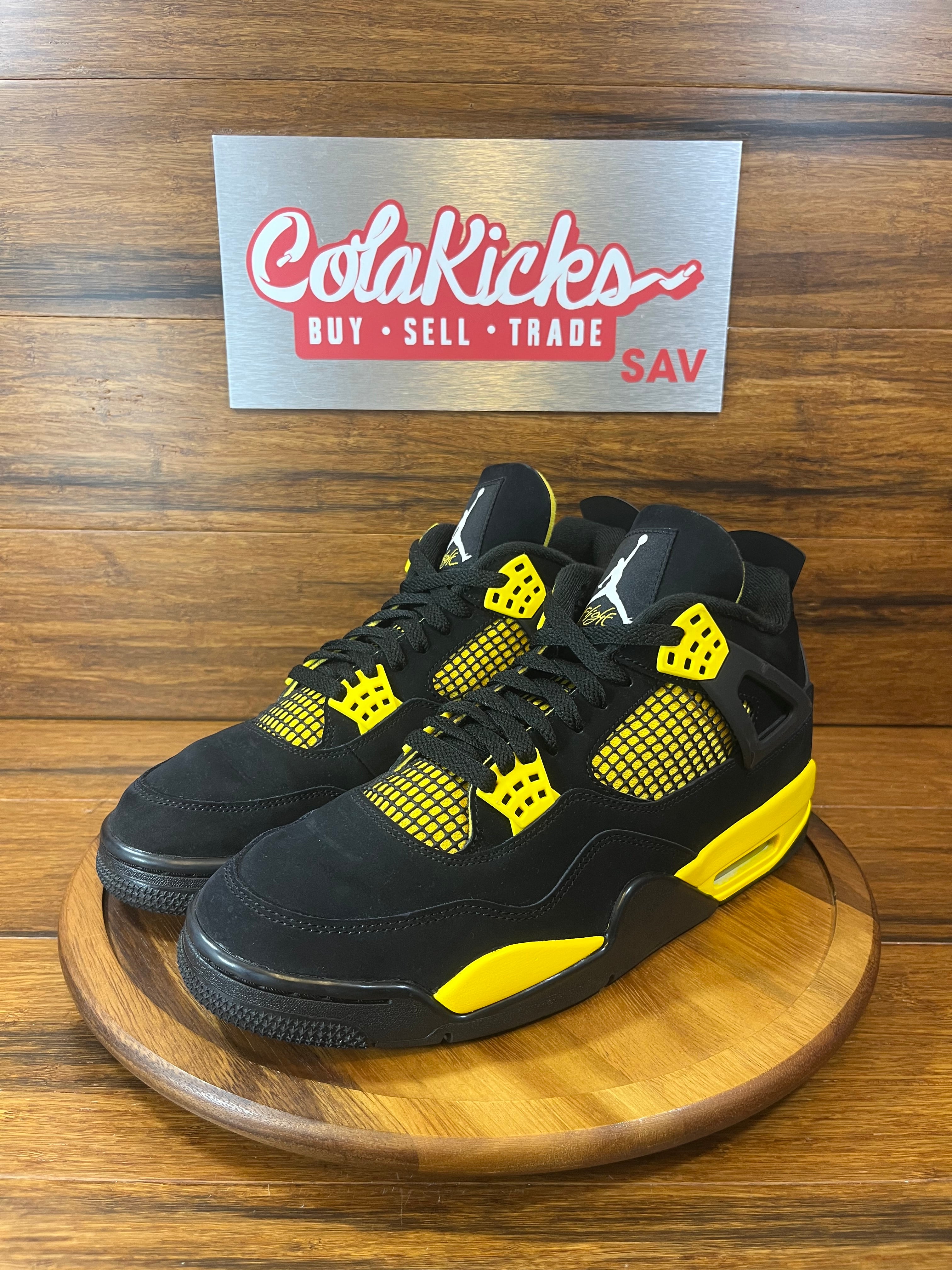 Jordan 4 Retro Thunder (2023)