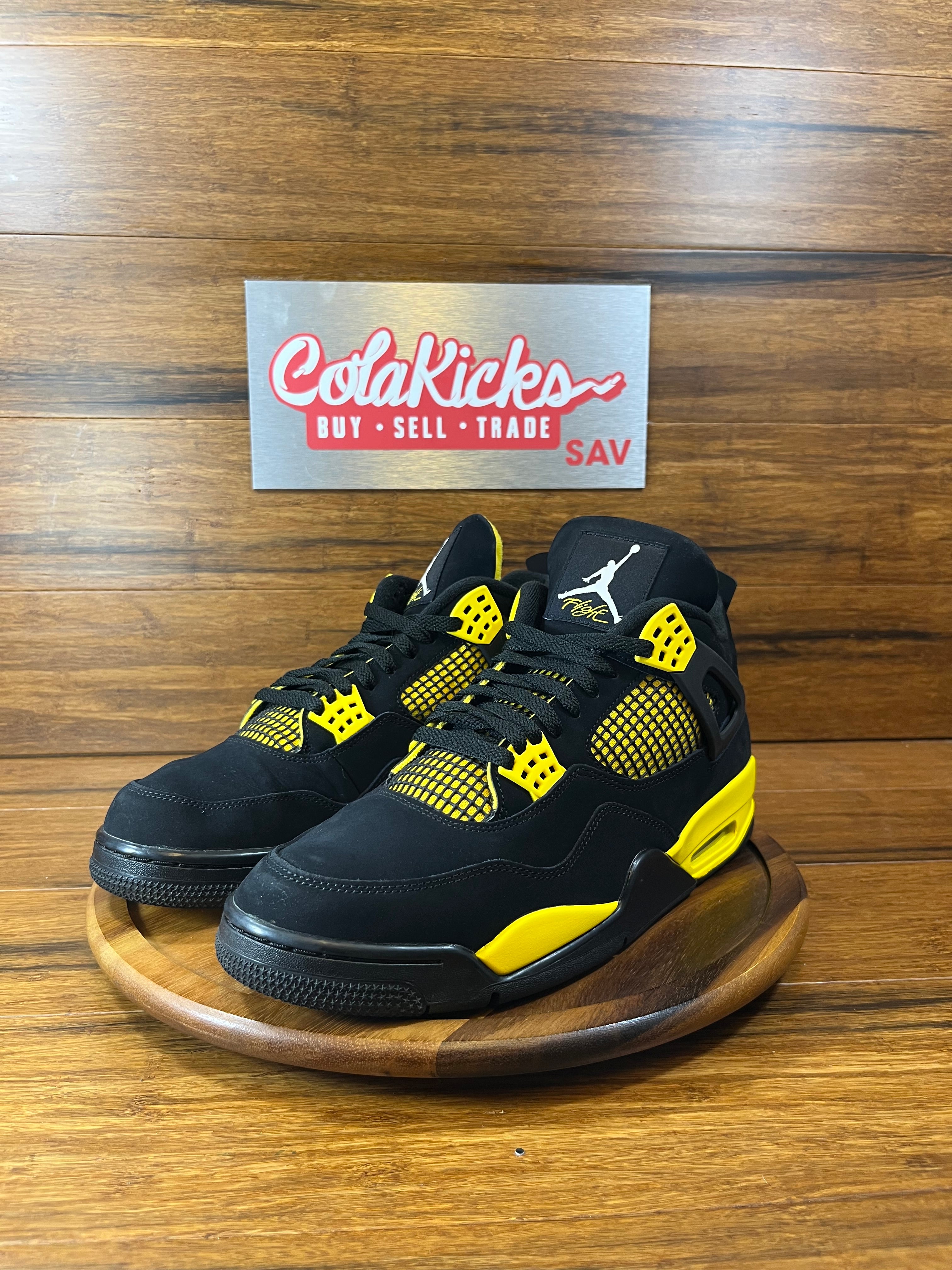 Jordan 4 Retro Thunder (2023)