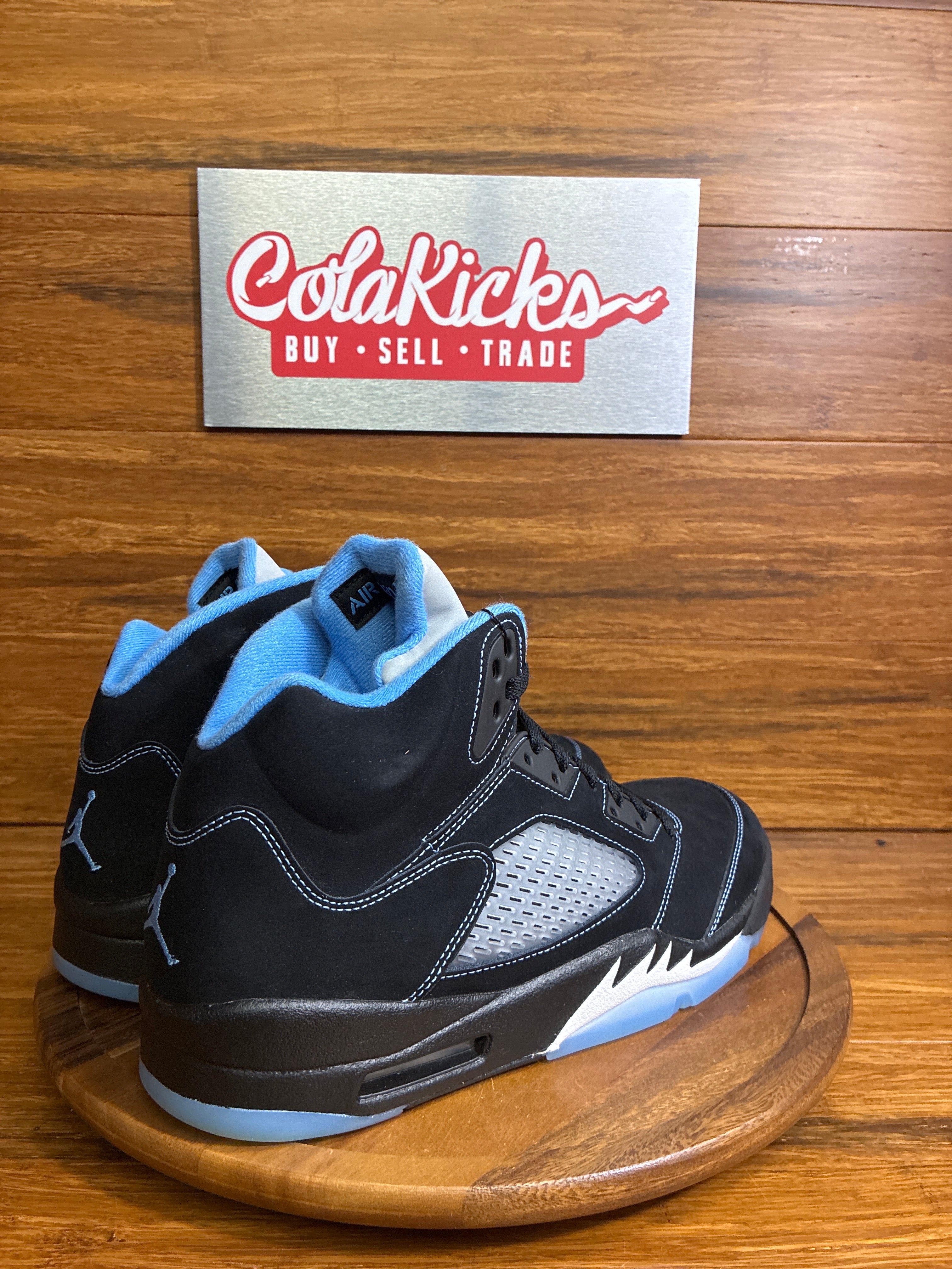 Jordan 5 Retro Black University Blue (2026)