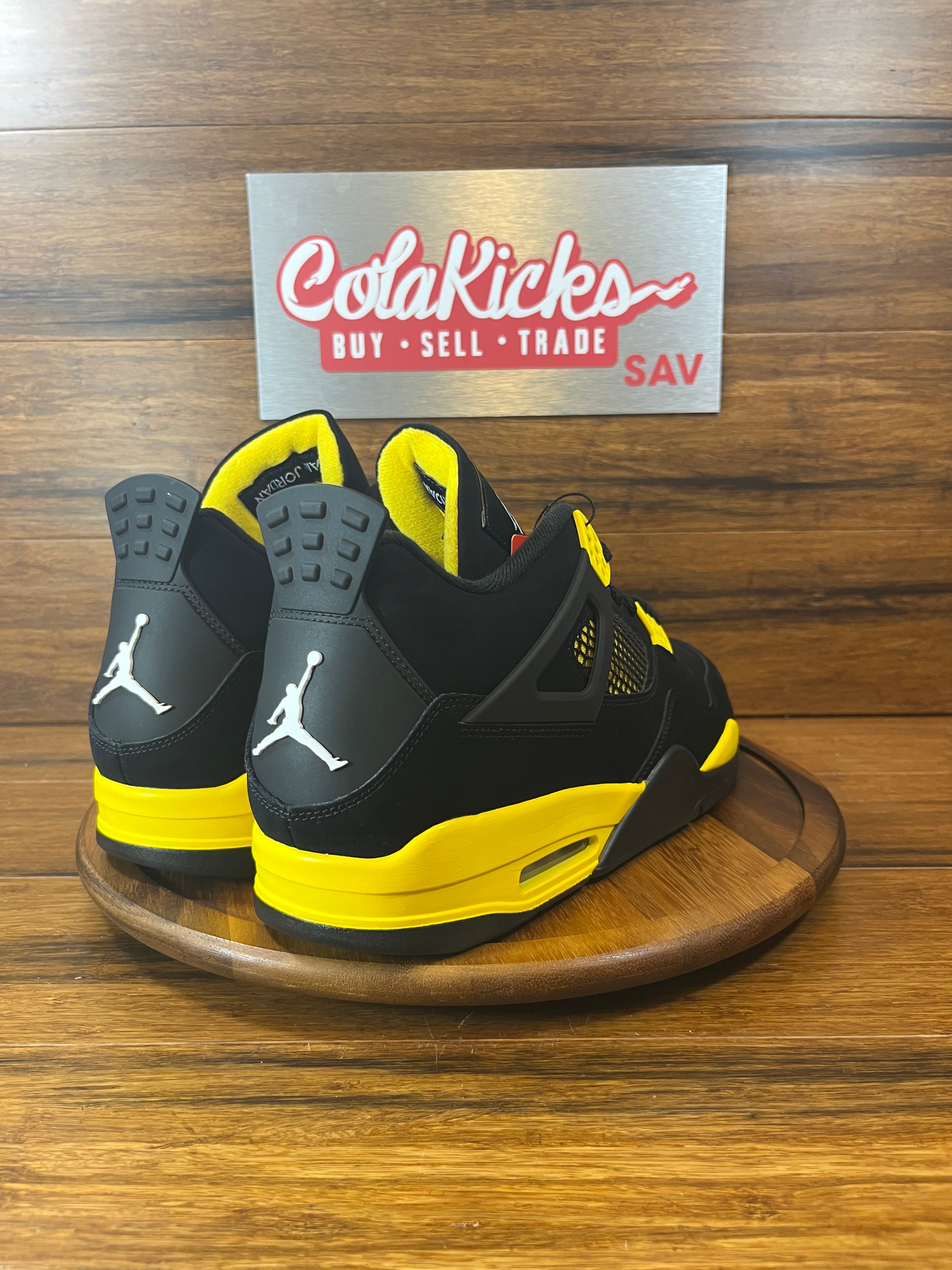 Jordan 4 Retro Thunder (2023)