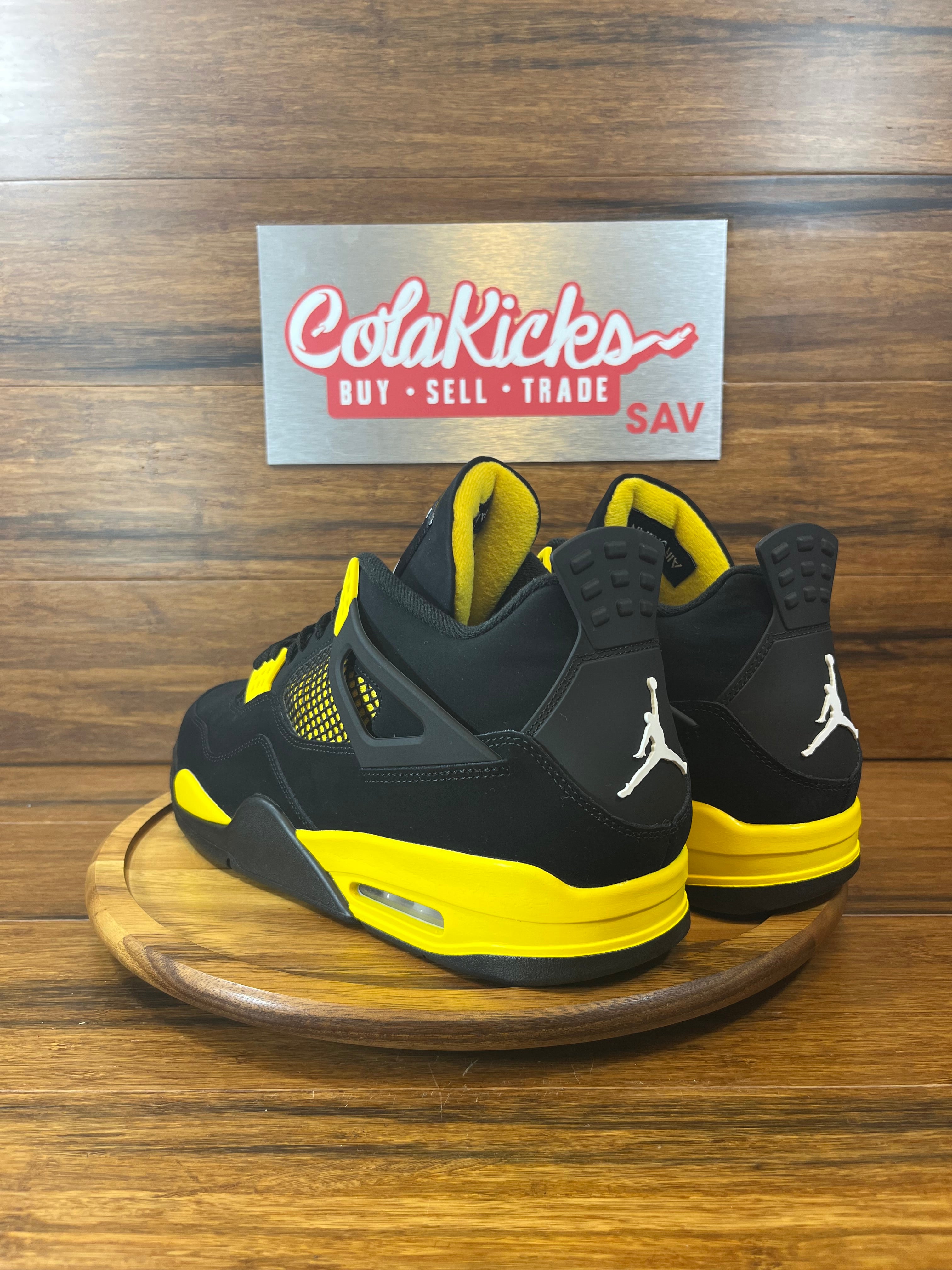 Jordan 4 Retro Thunder (2023)
