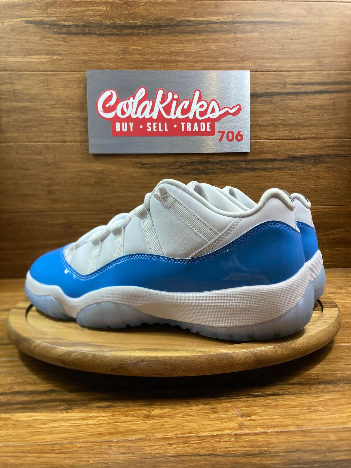 Jordan 11 Retro Low University Blue (2026)