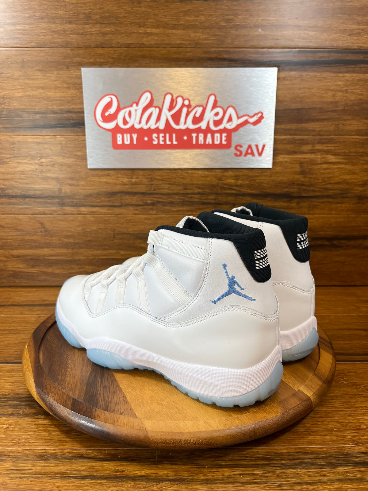 Jordan 11 Retro Legend Blue (2024)