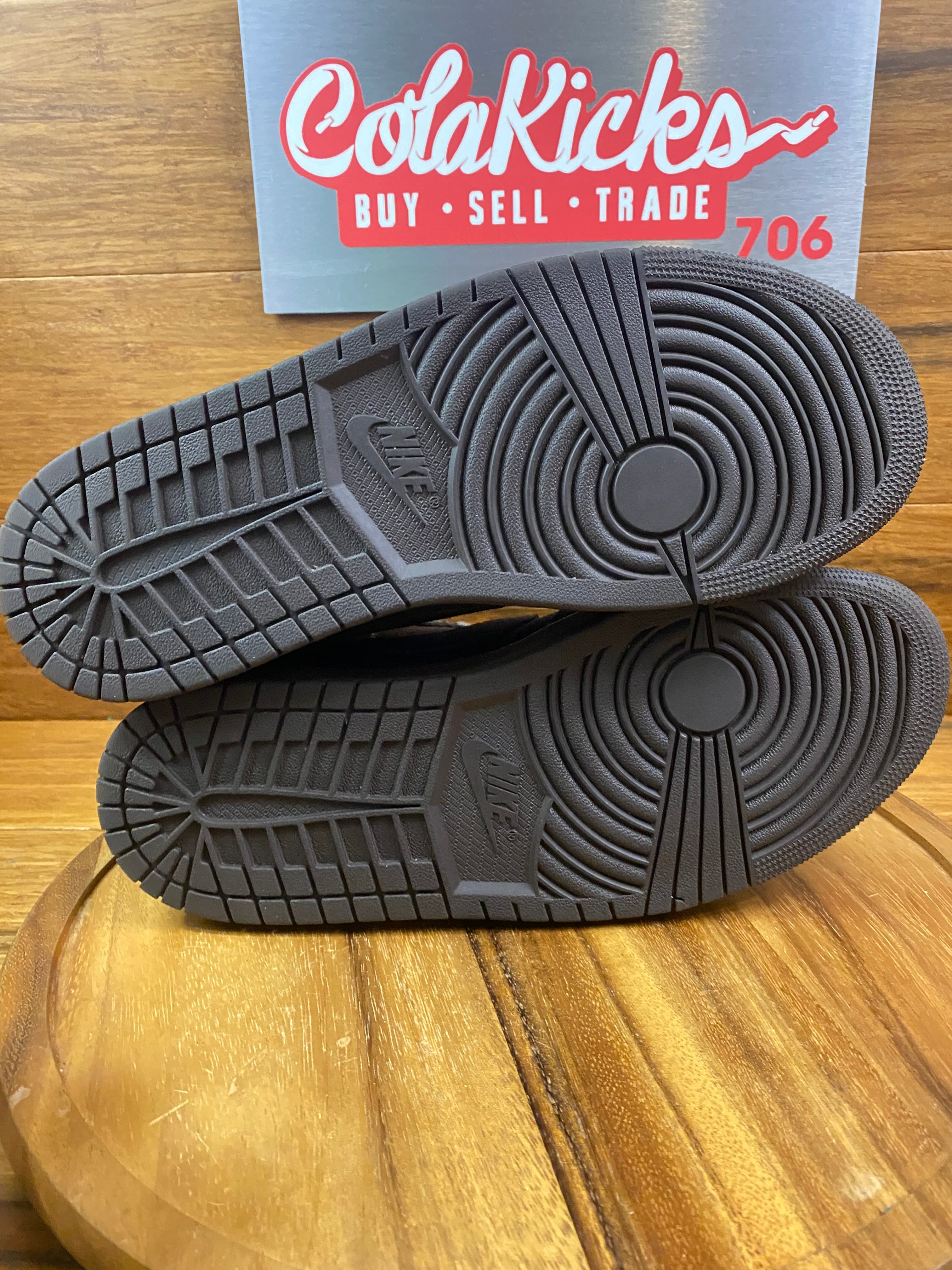 Jordan 1 Retro Low OG SP Travis Scott Velvet Brown