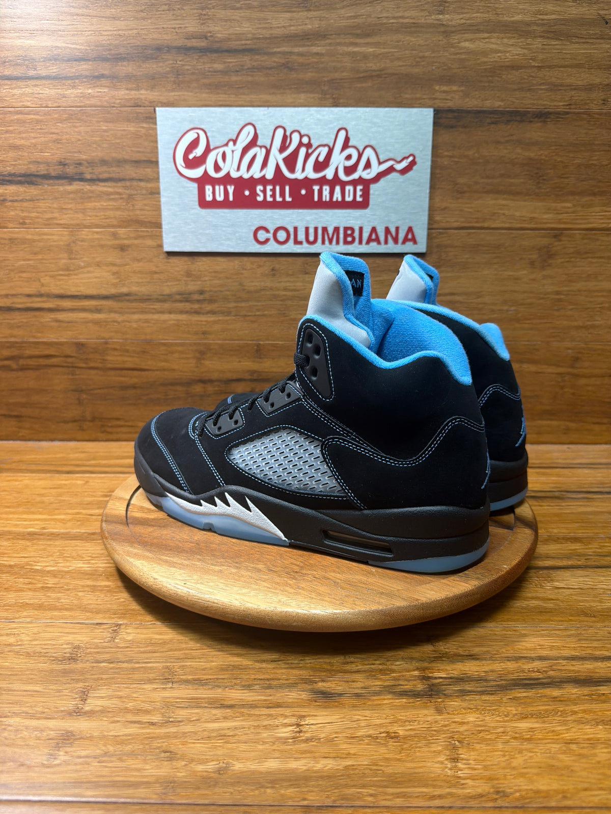 Jordan 5 Retro Black University Blue (2026)
