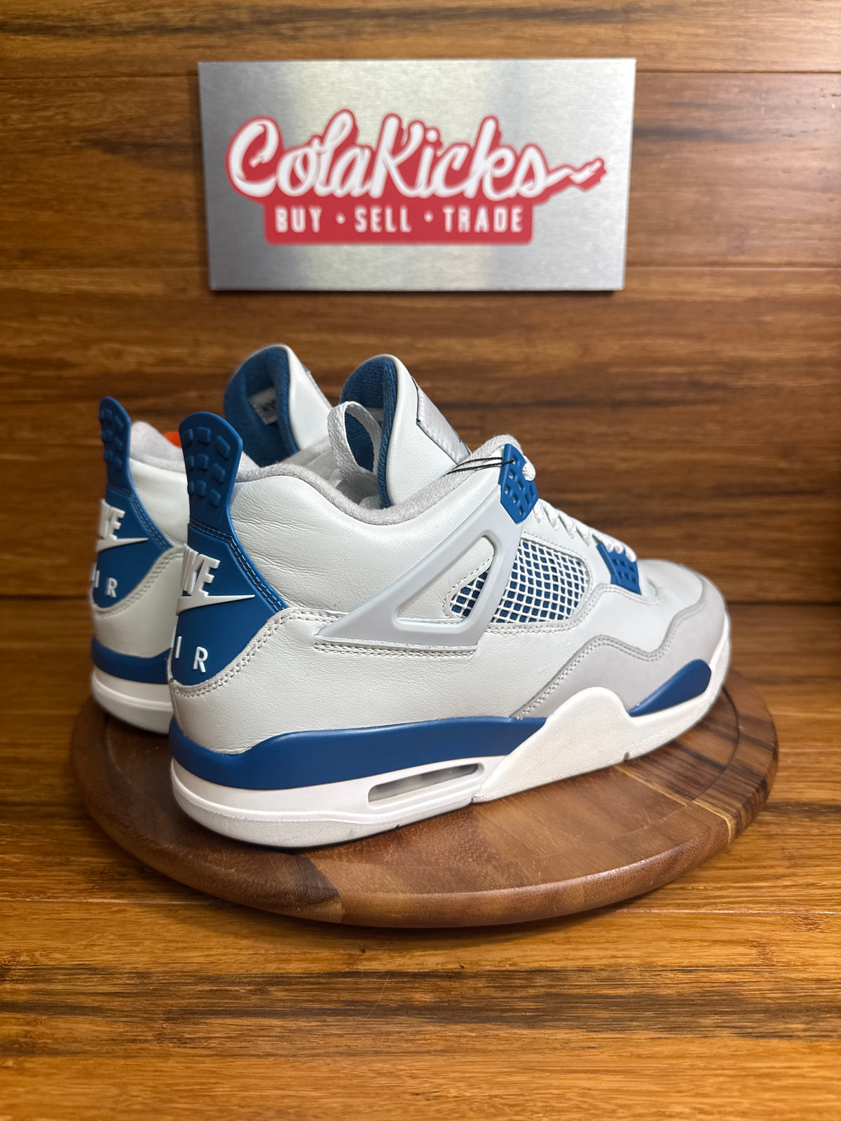 Jordan 4 Retro Military Blue (2024)