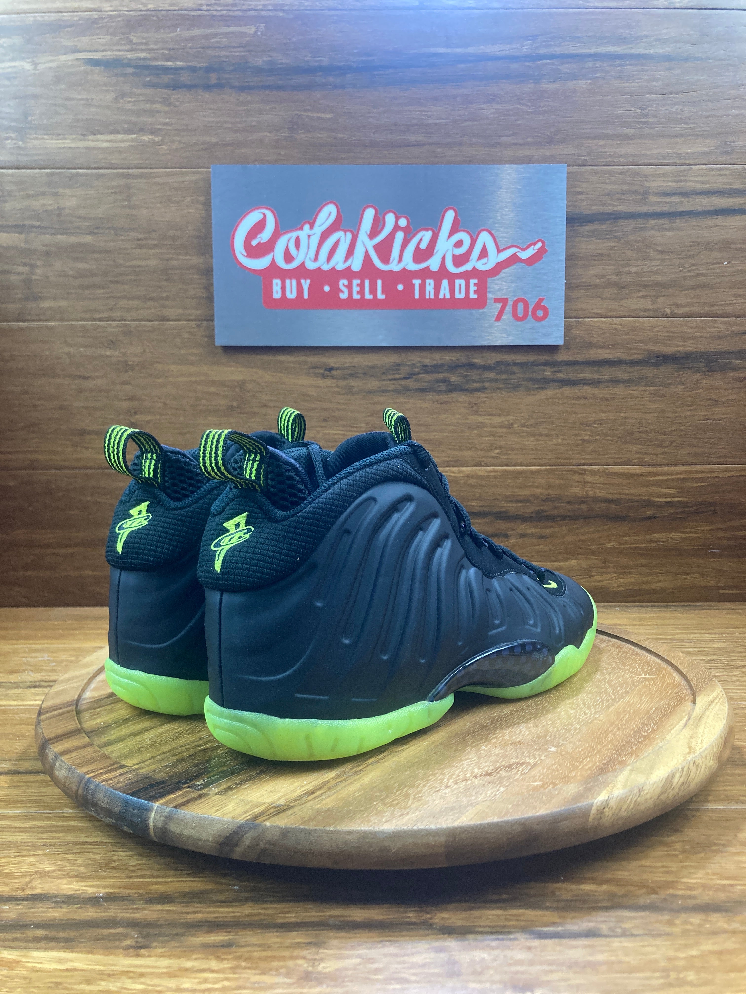 Nike Air Foamposite One Black Volt