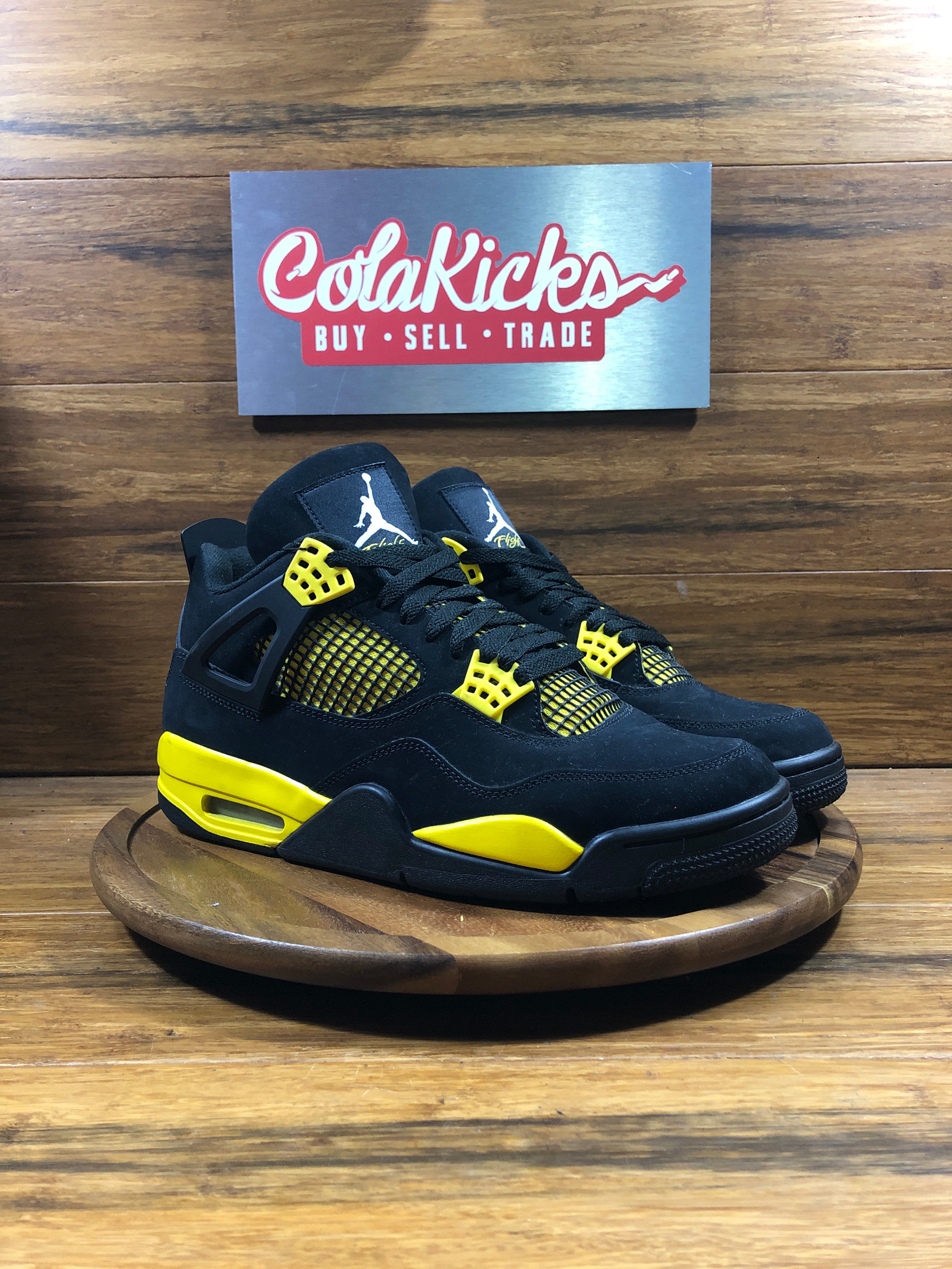 Jordan 4 Retro Thunder (2023)