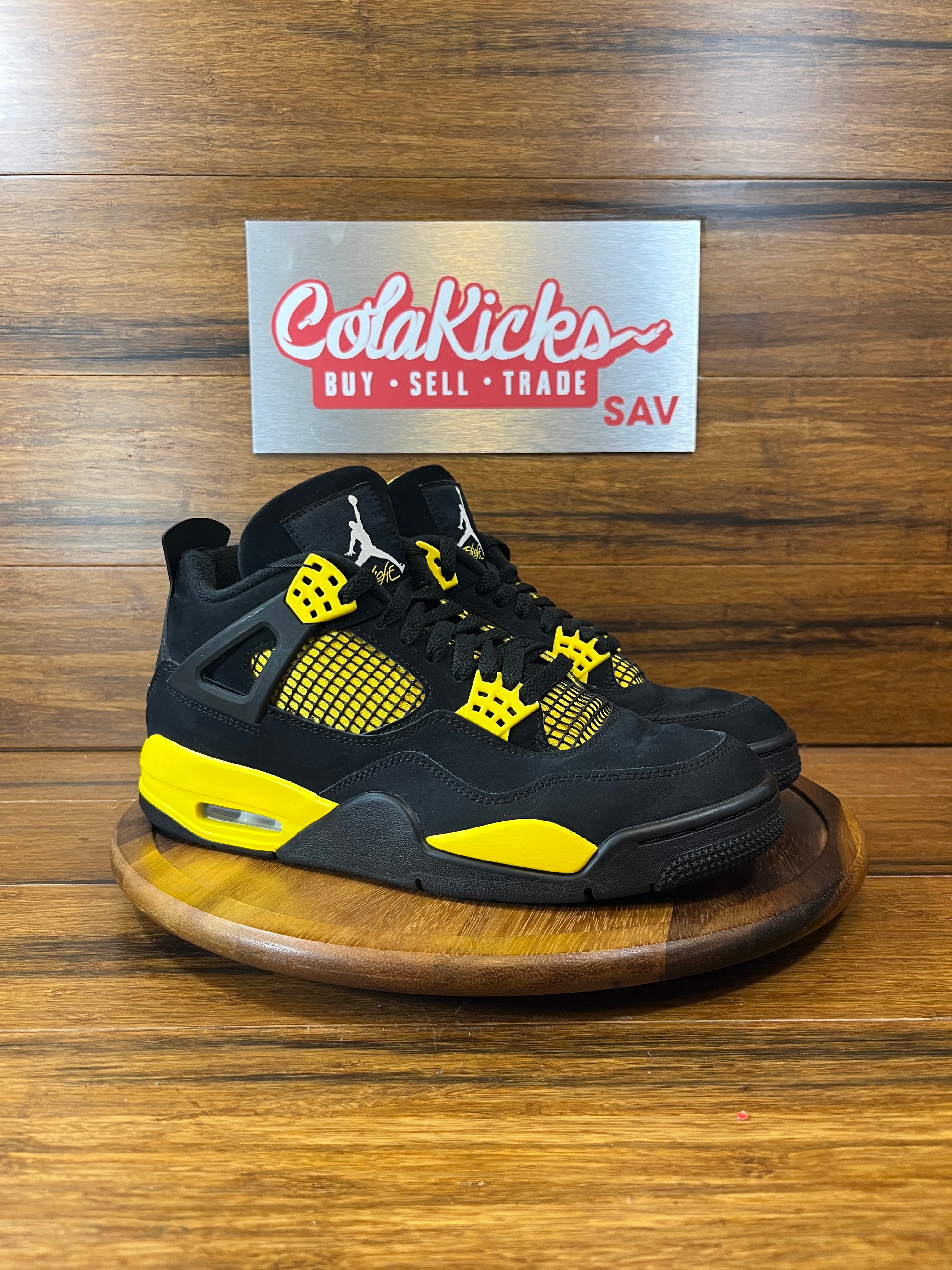 Jordan 4 Retro Thunder (2023)