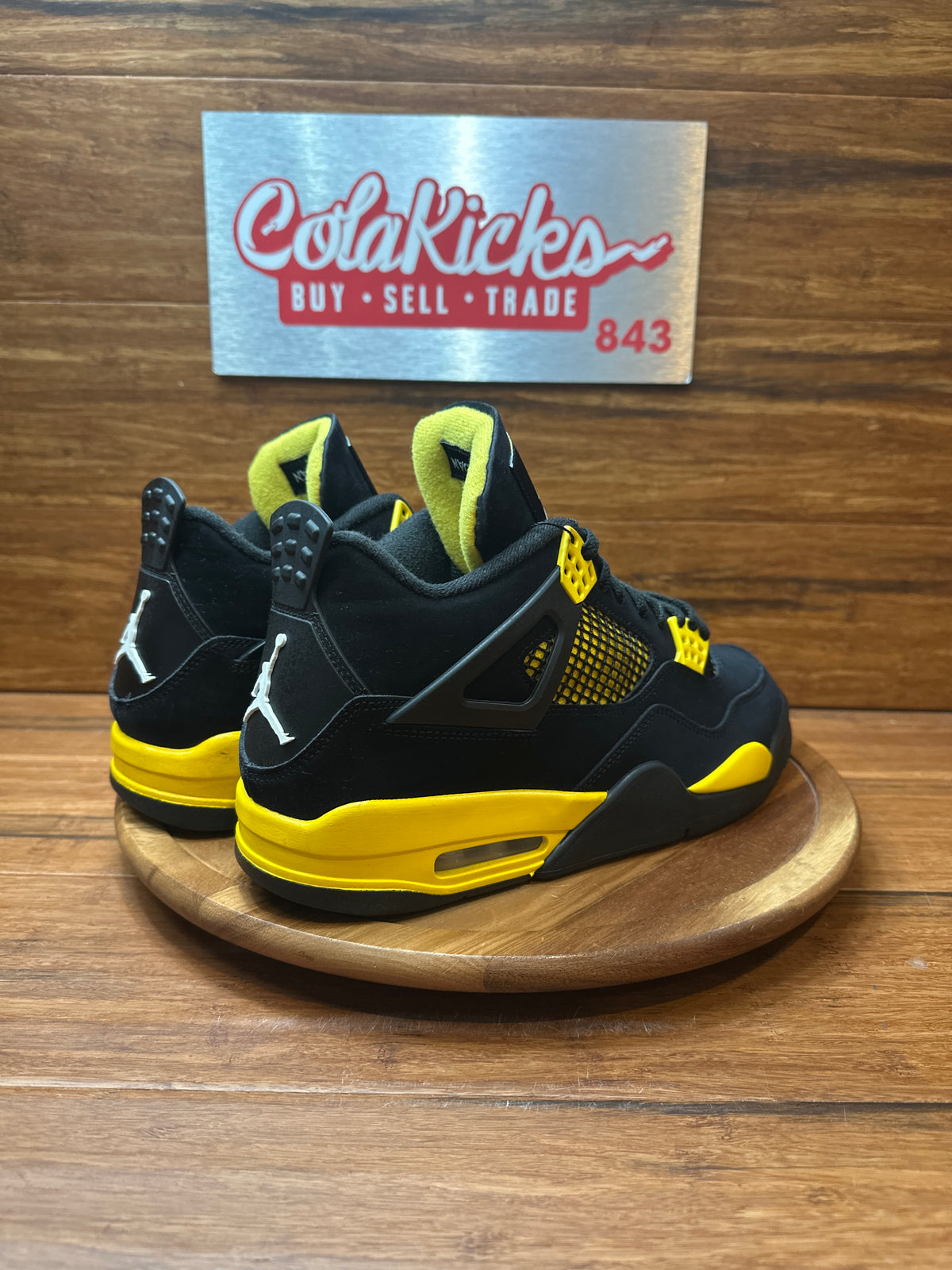Jordan 4 Retro Thunder (2023)