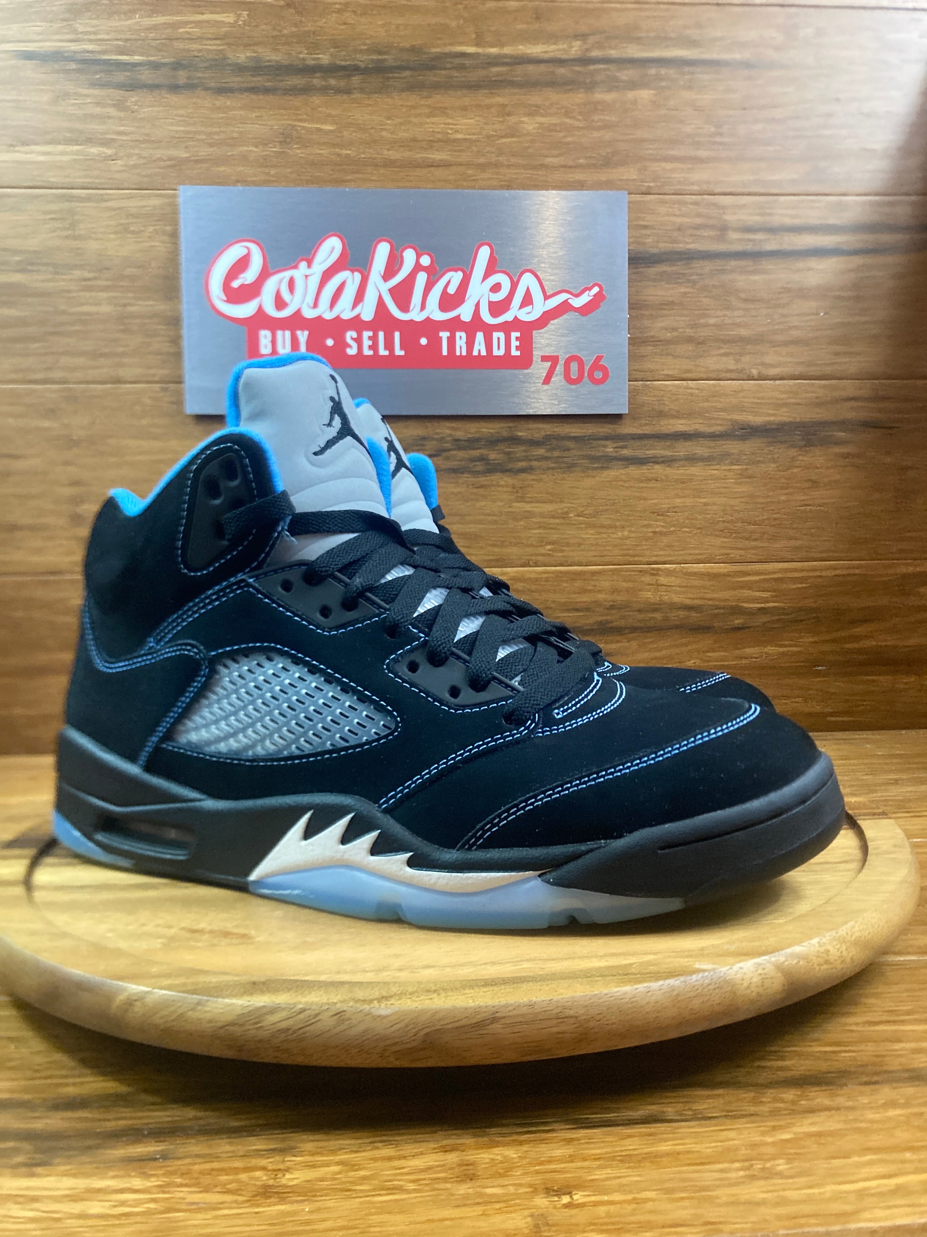 Jordan 5 Retro Black University Blue (Missing Lace-Lock) (2026)
