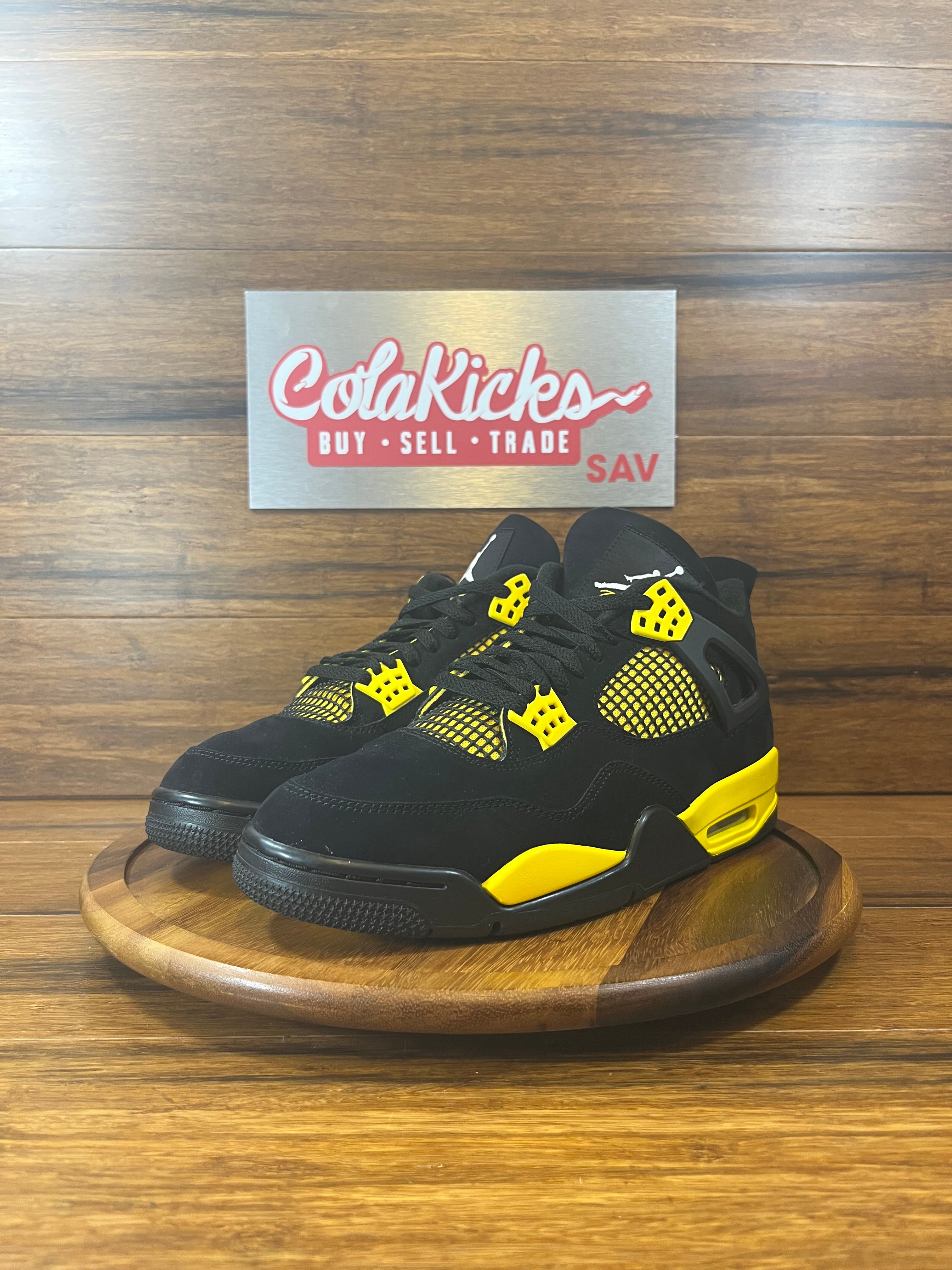 Jordan 4 Retro Thunder (2023)