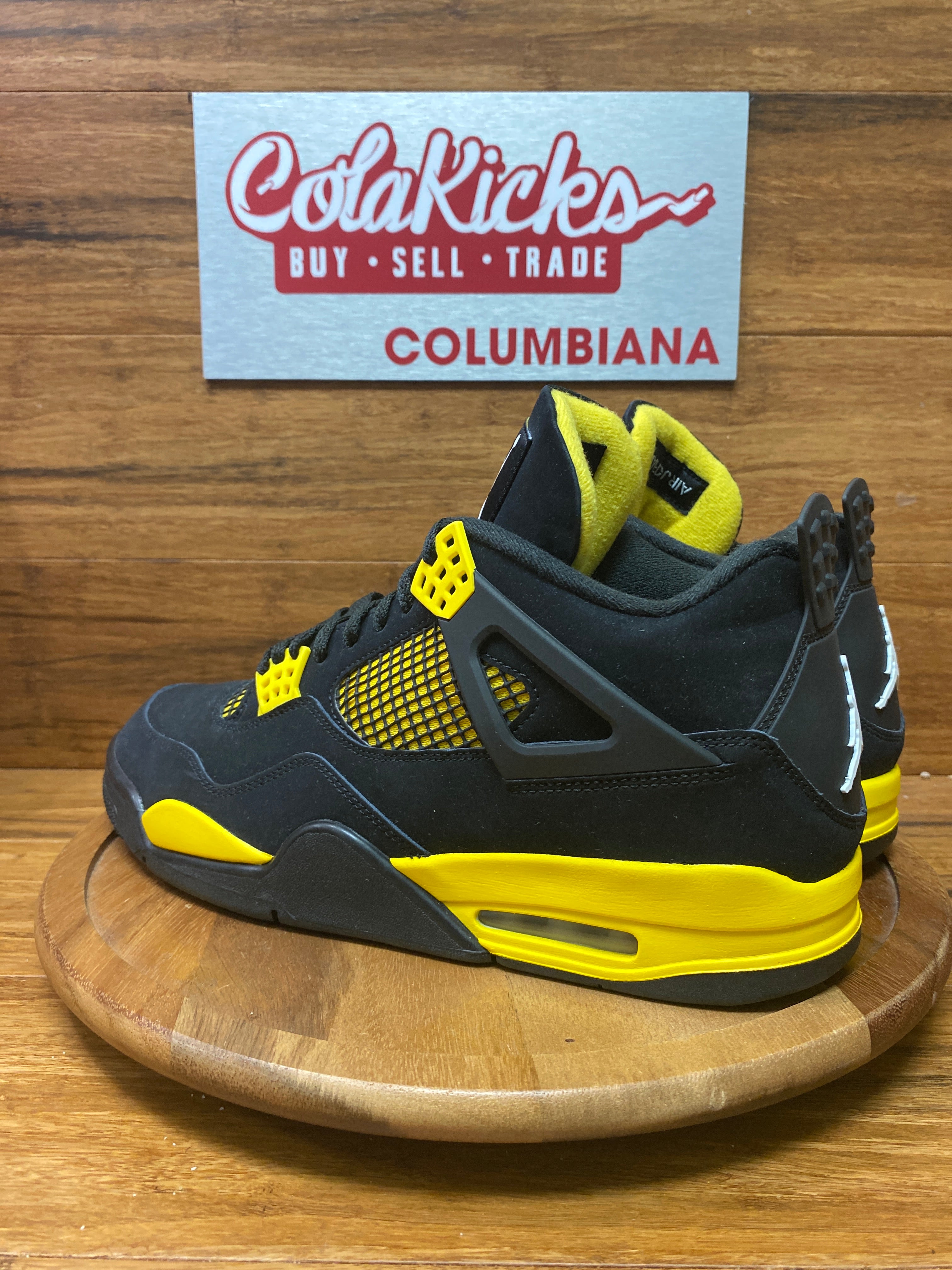 Jordan 4 Retro Thunder (2023)