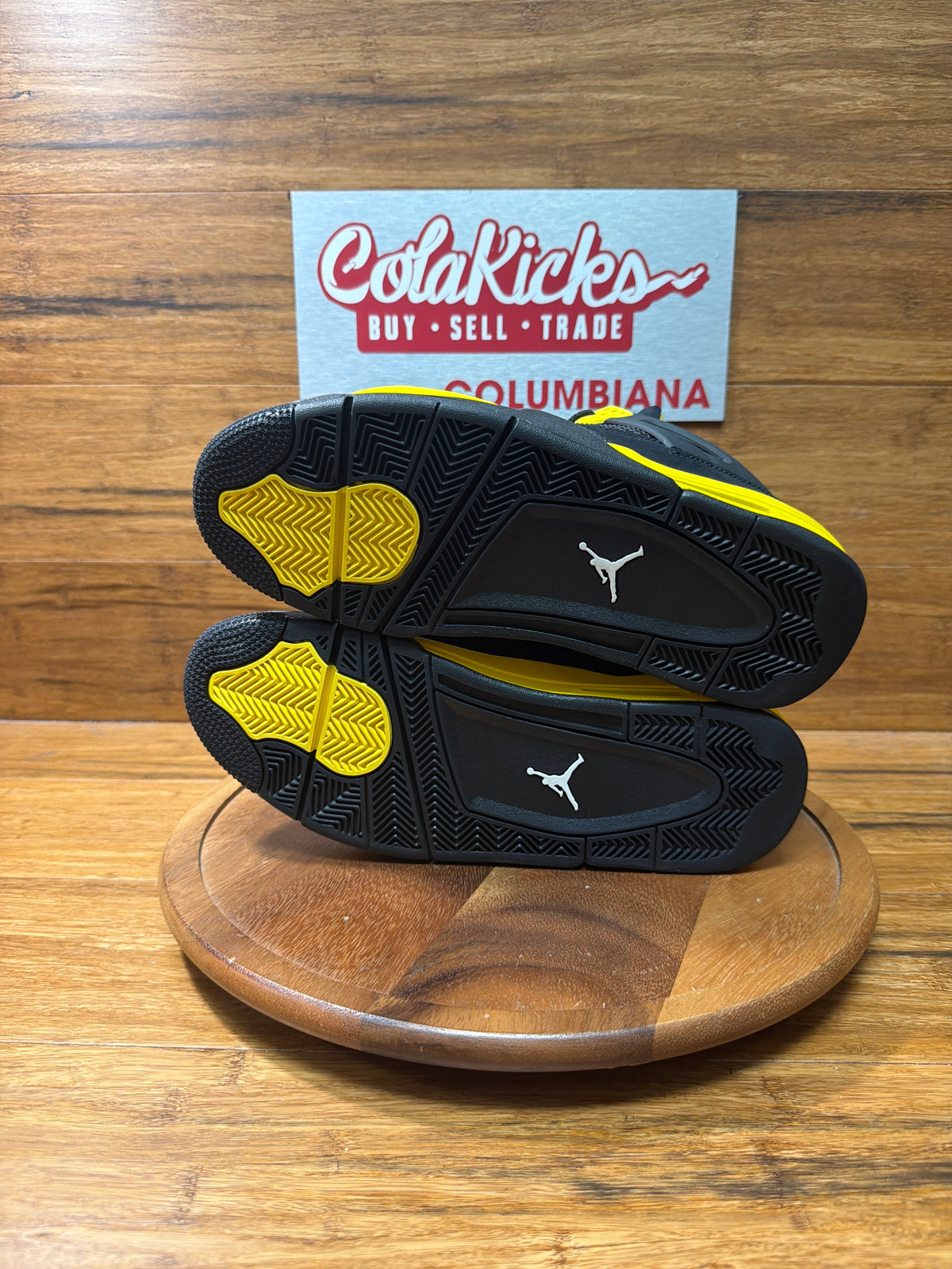 Jordan 4 Retro Thunder (2023)