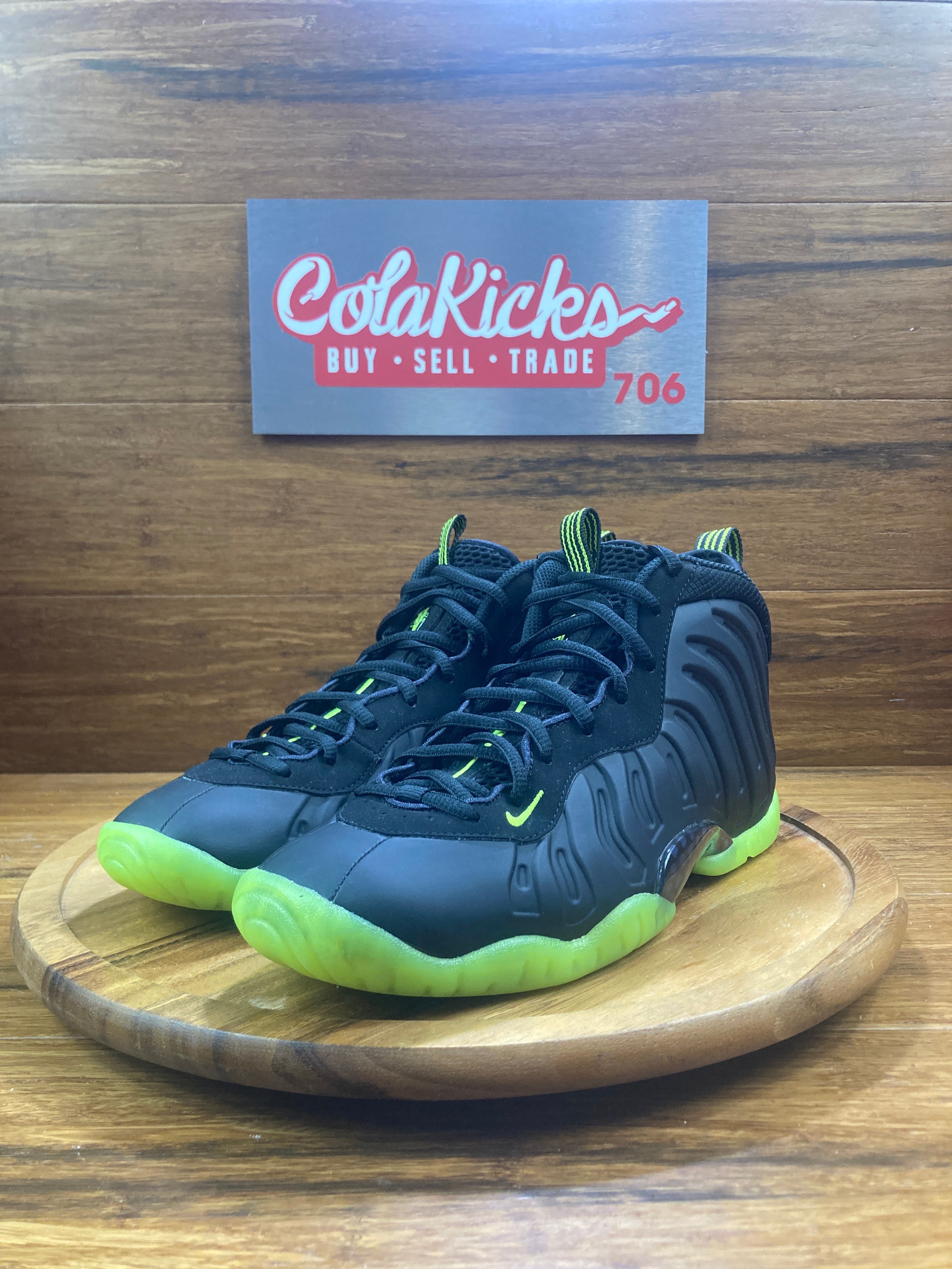 Nike Air Foamposite One Black Volt