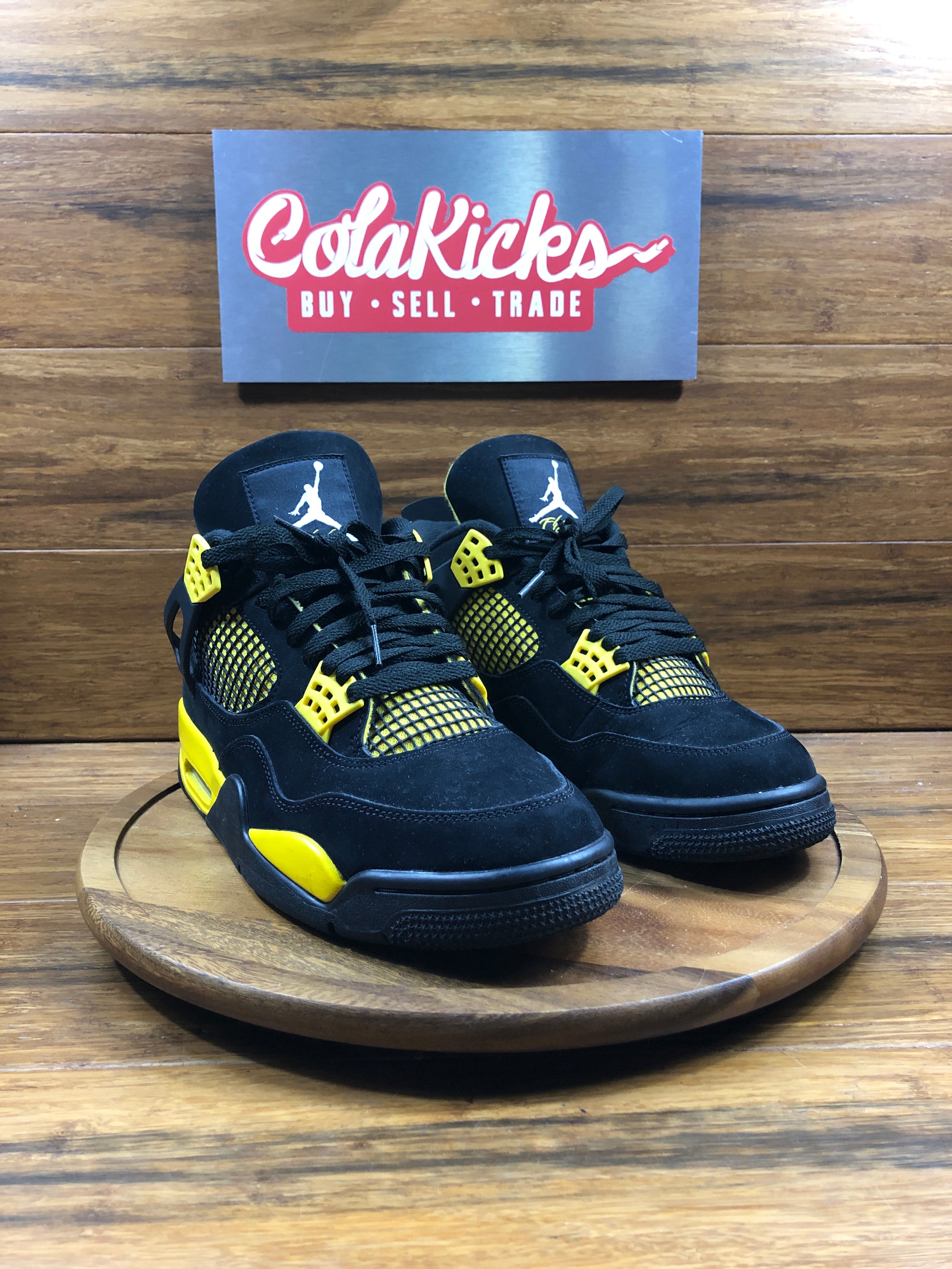 Jordan 4 Retro Thunder (2023)