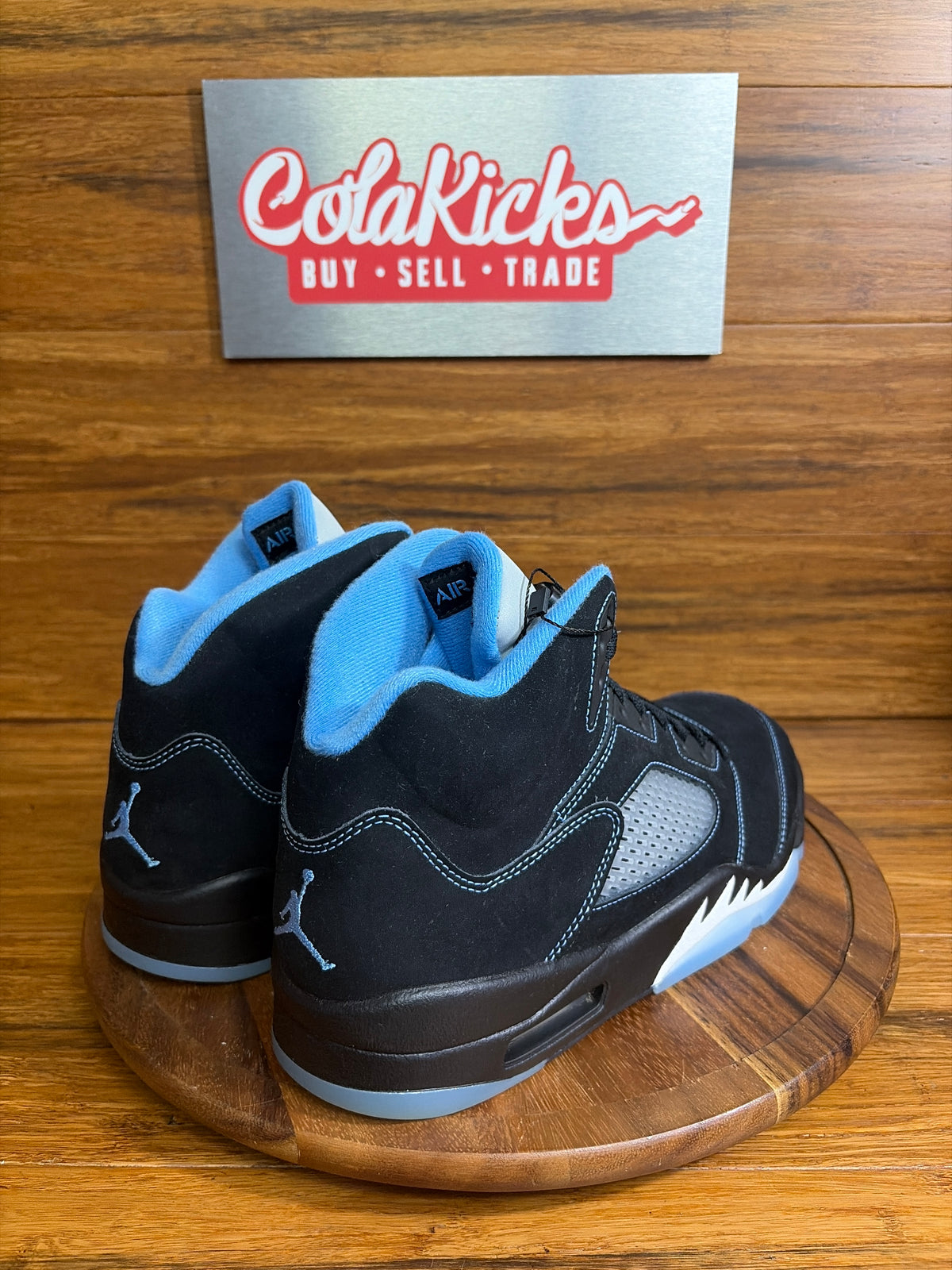 Jordan 5 Retro Black University Blue (2026)