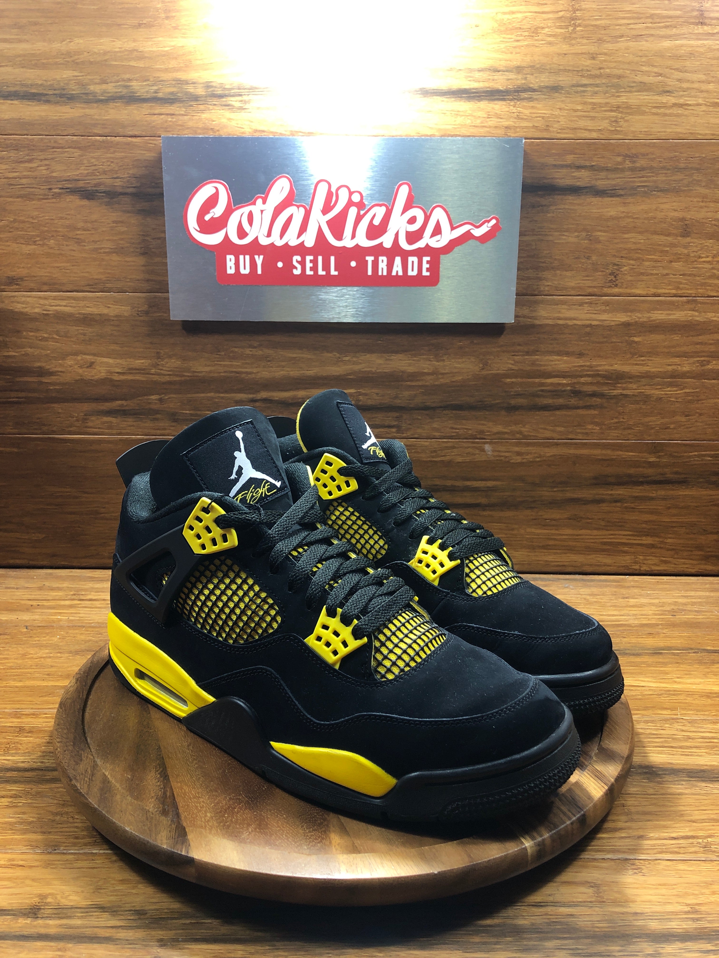 Jordan 4 Retro Thunder (2023)