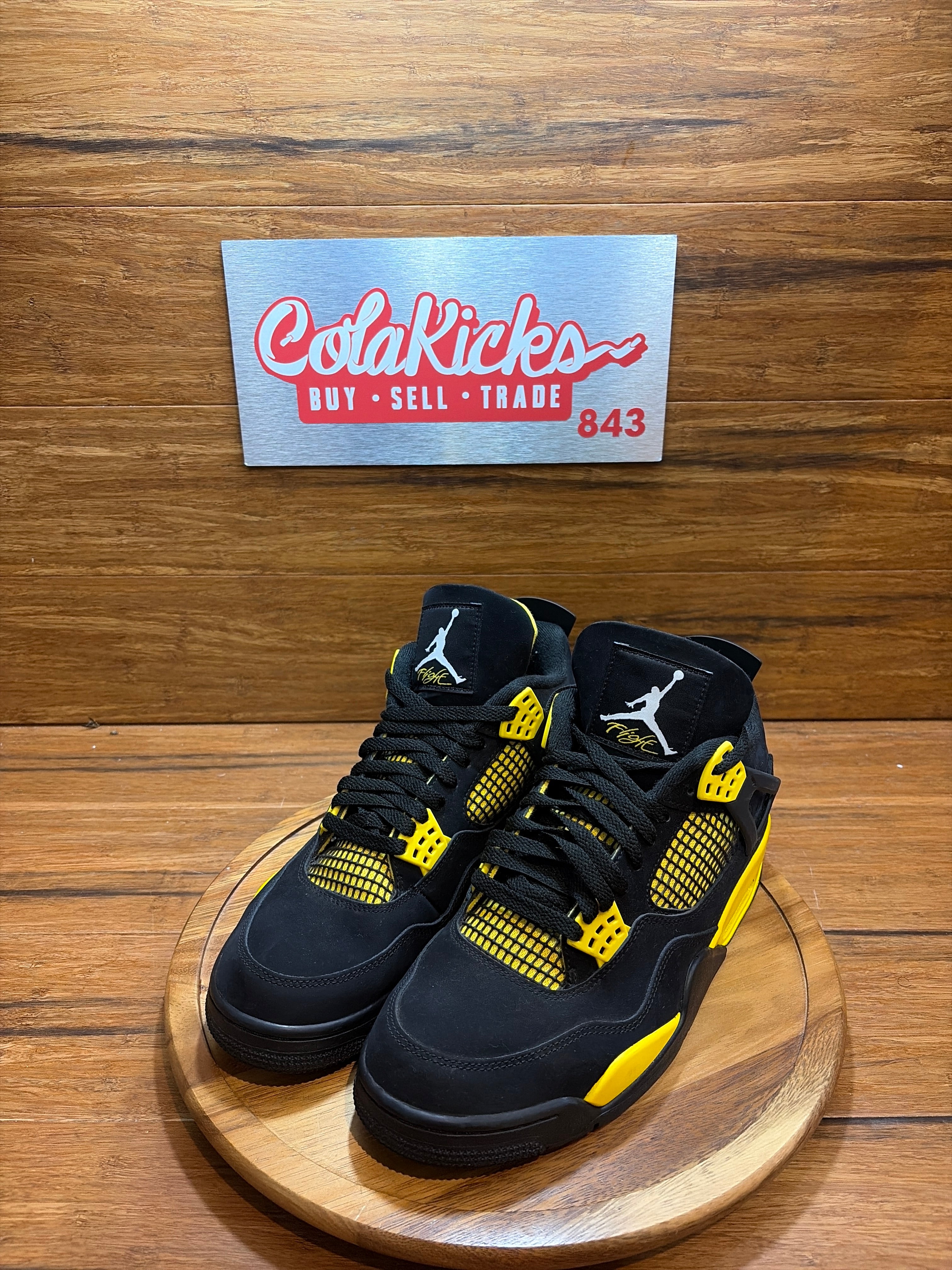 Jordan 4 Retro Thunder (2023)