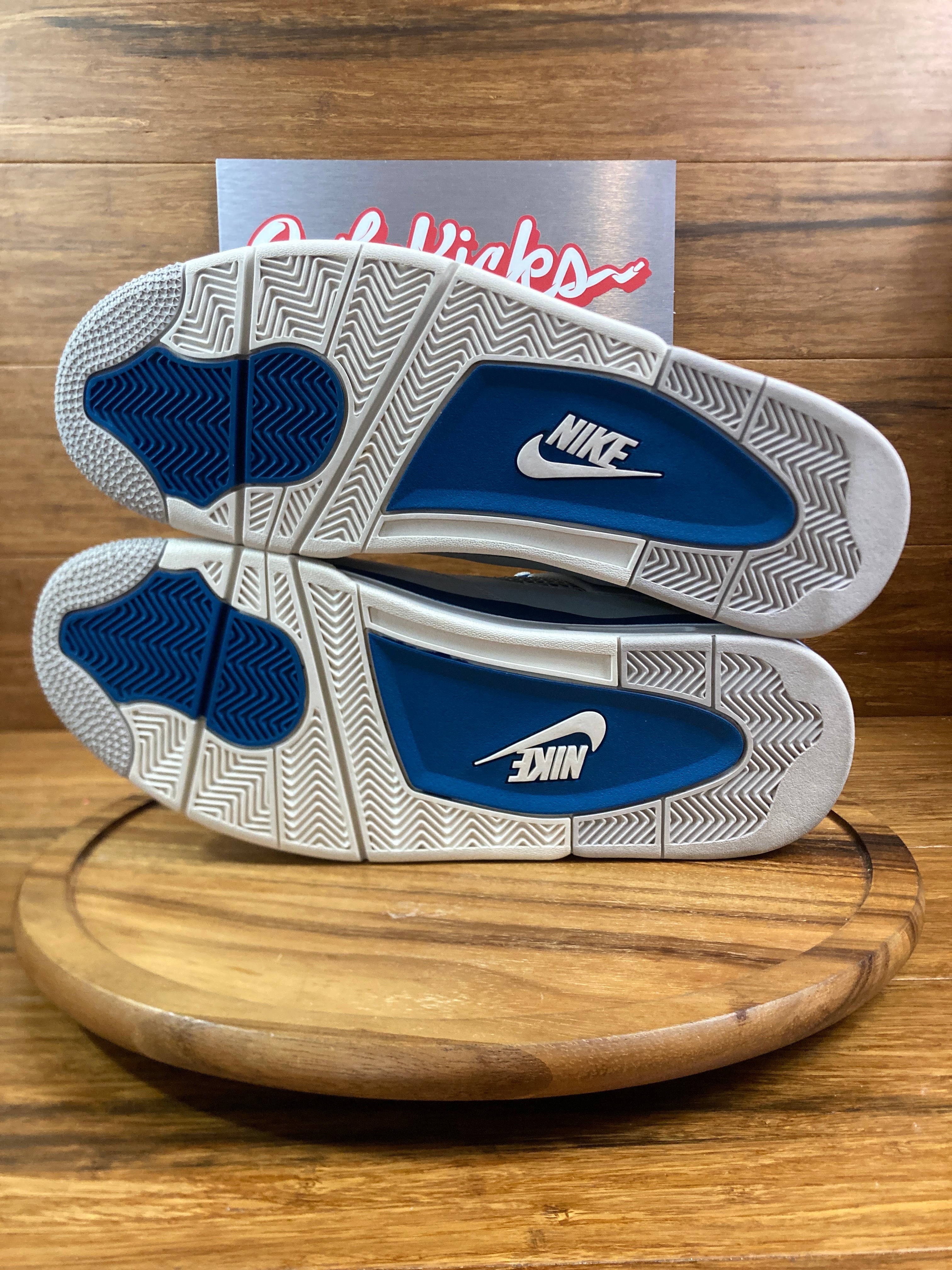Jordan 4 Retro Military Blue (2024)