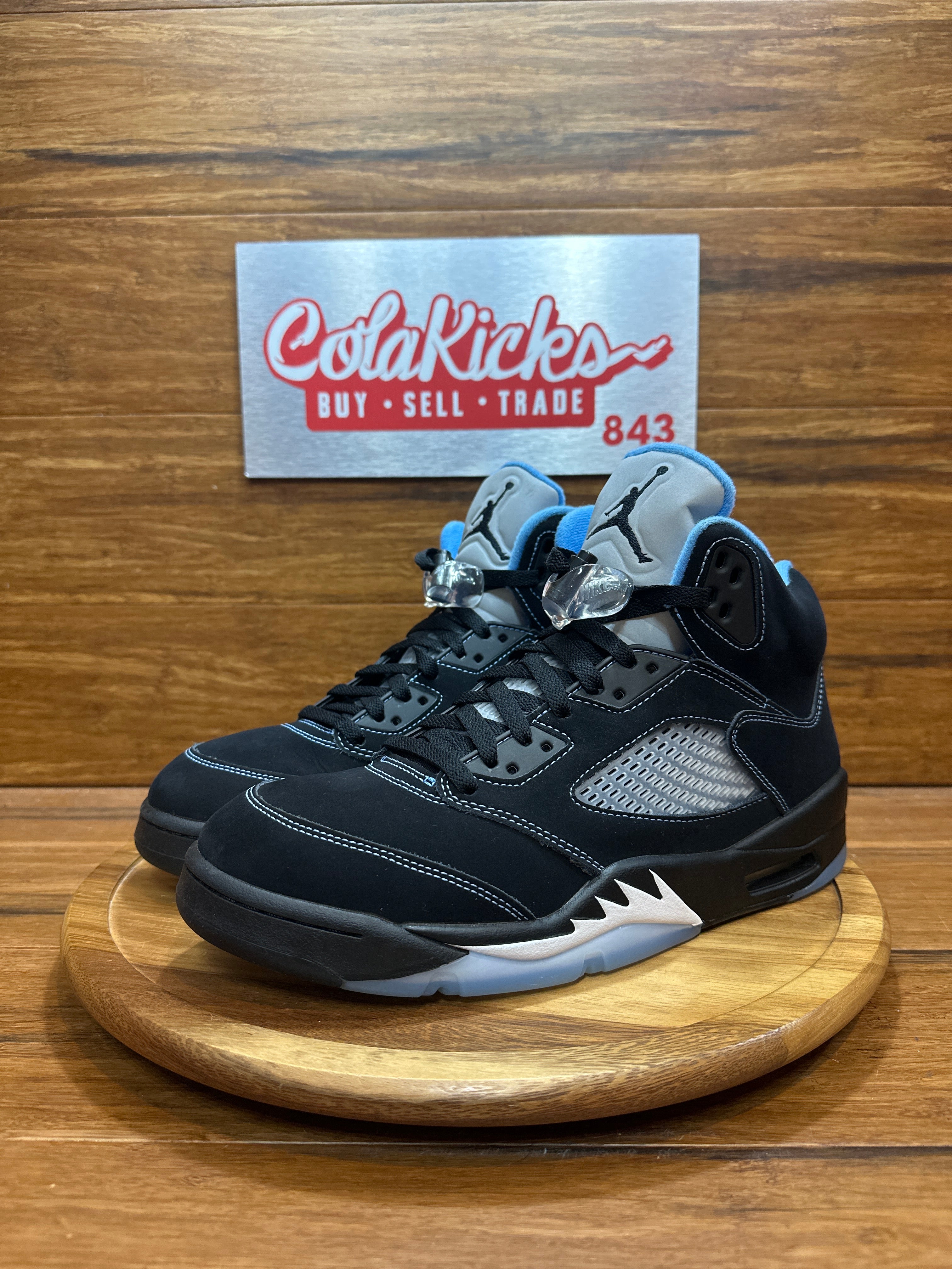 Jordan 5 Retro Black University Blue (2026)