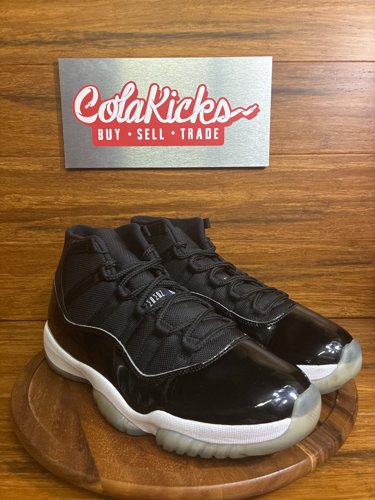 Jordan 11 Retro Space Jam (2016)