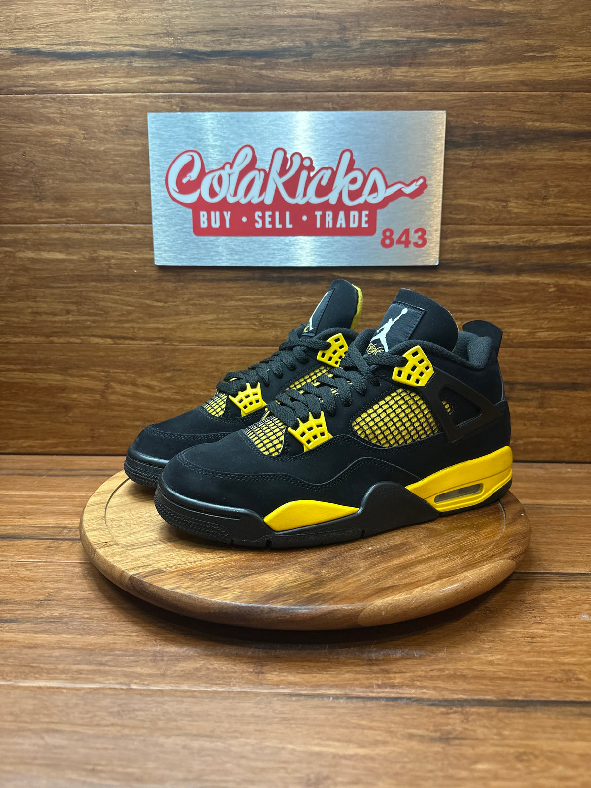 Jordan 4 Retro Thunder (2023)