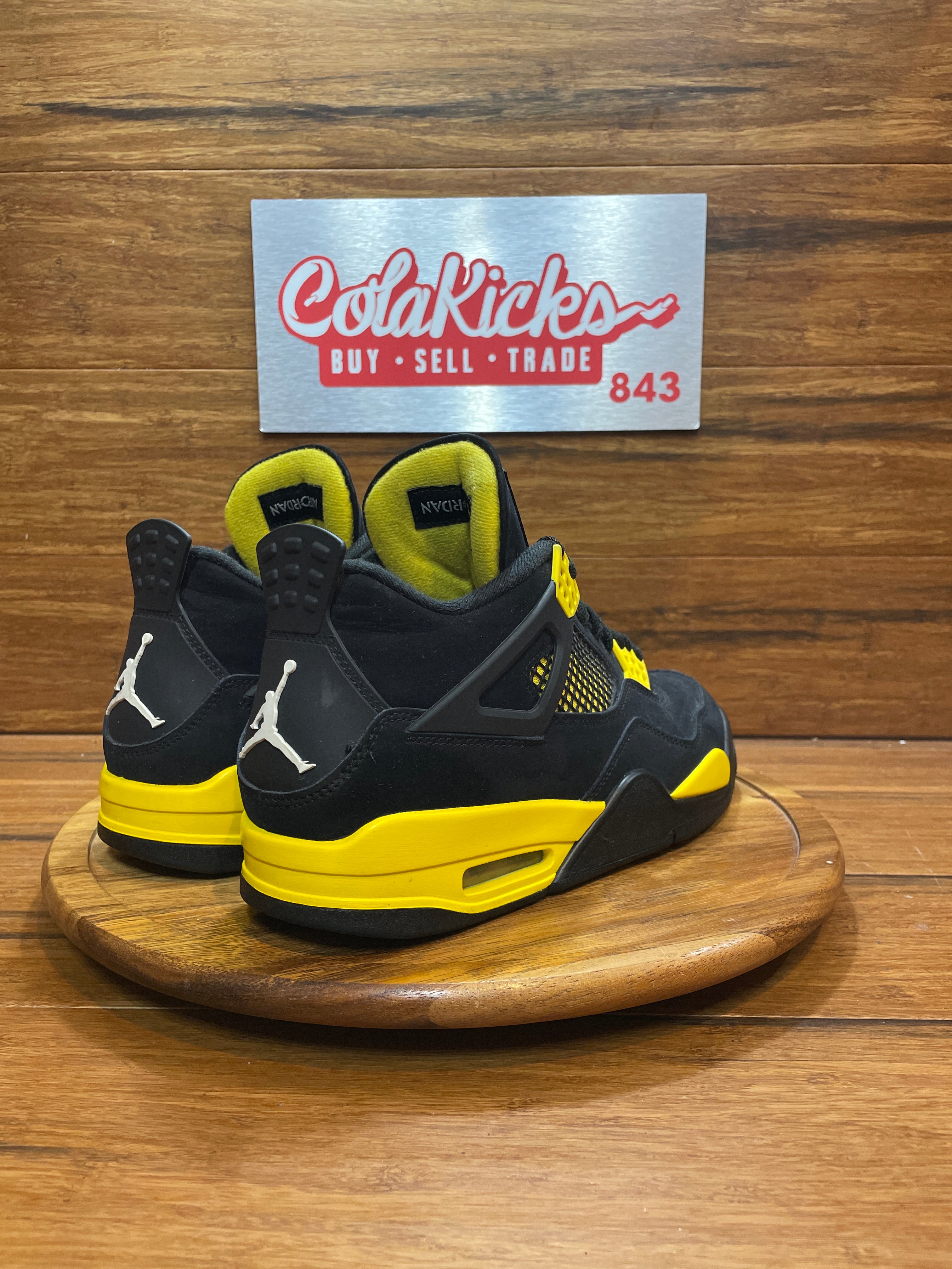 Jordan 4 Retro Thunder (2023)