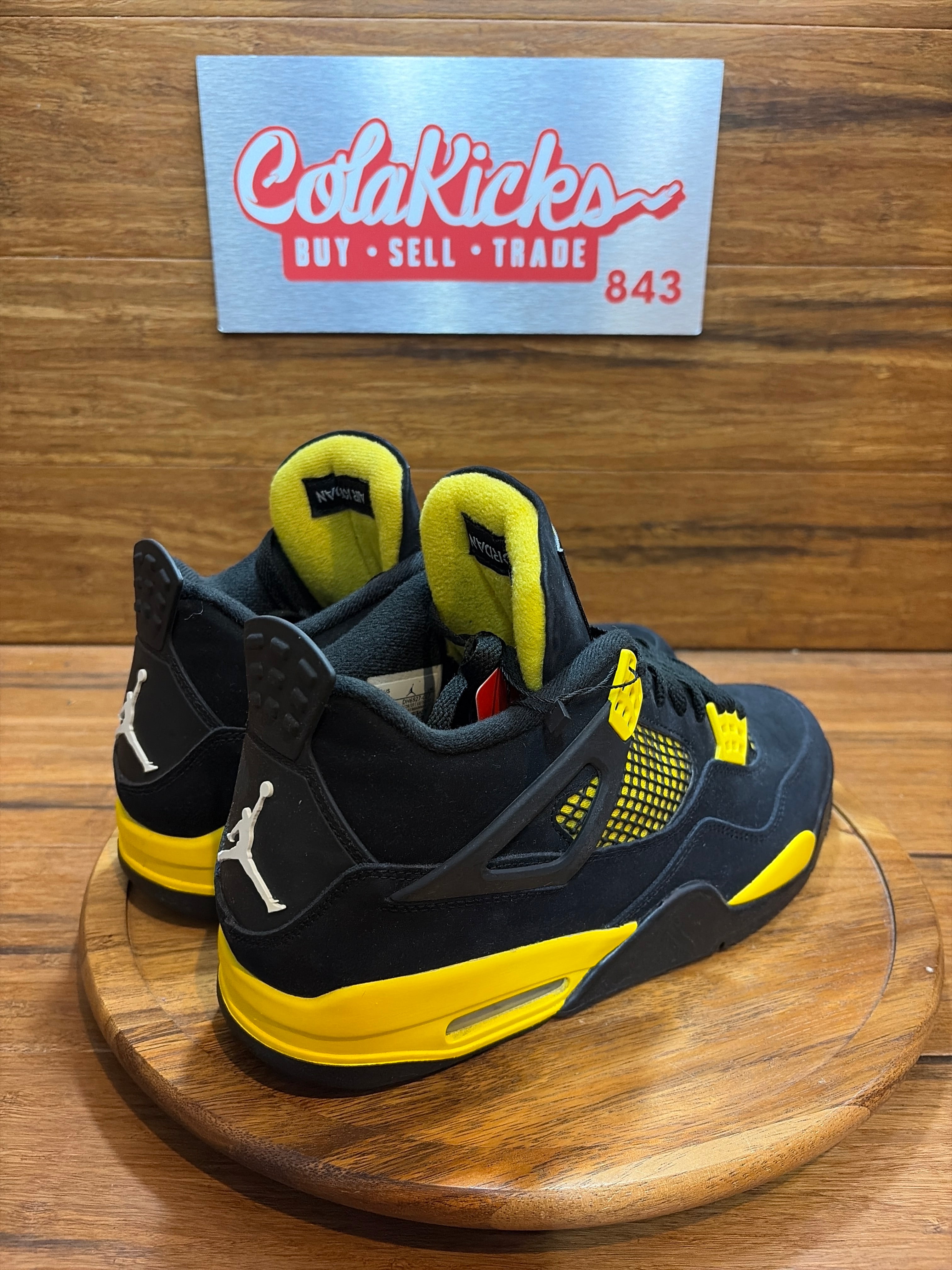 Jordan 4 Retro Thunder (2023)