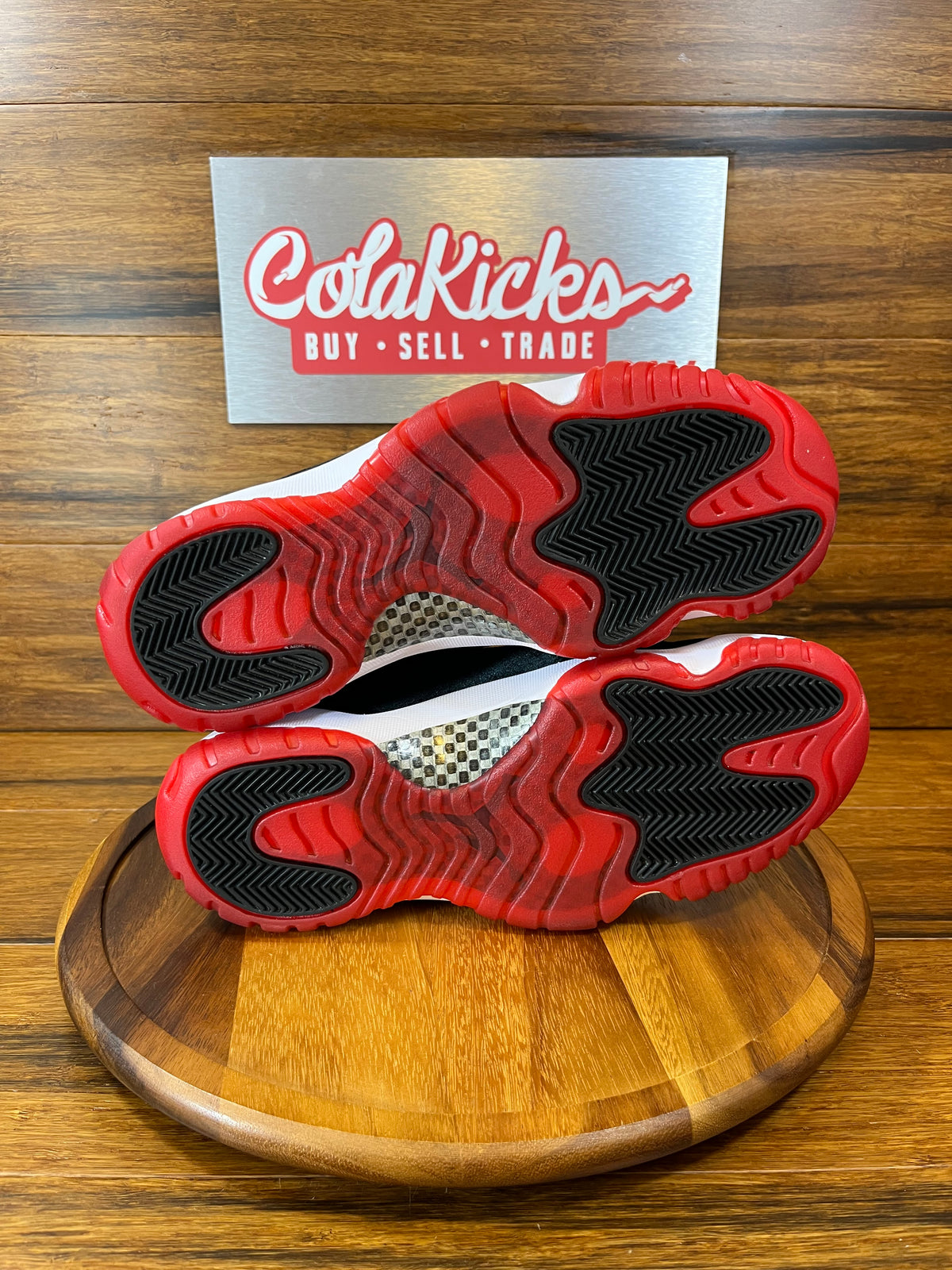 Jordan 11 Retro Bred Velvet (Women's)