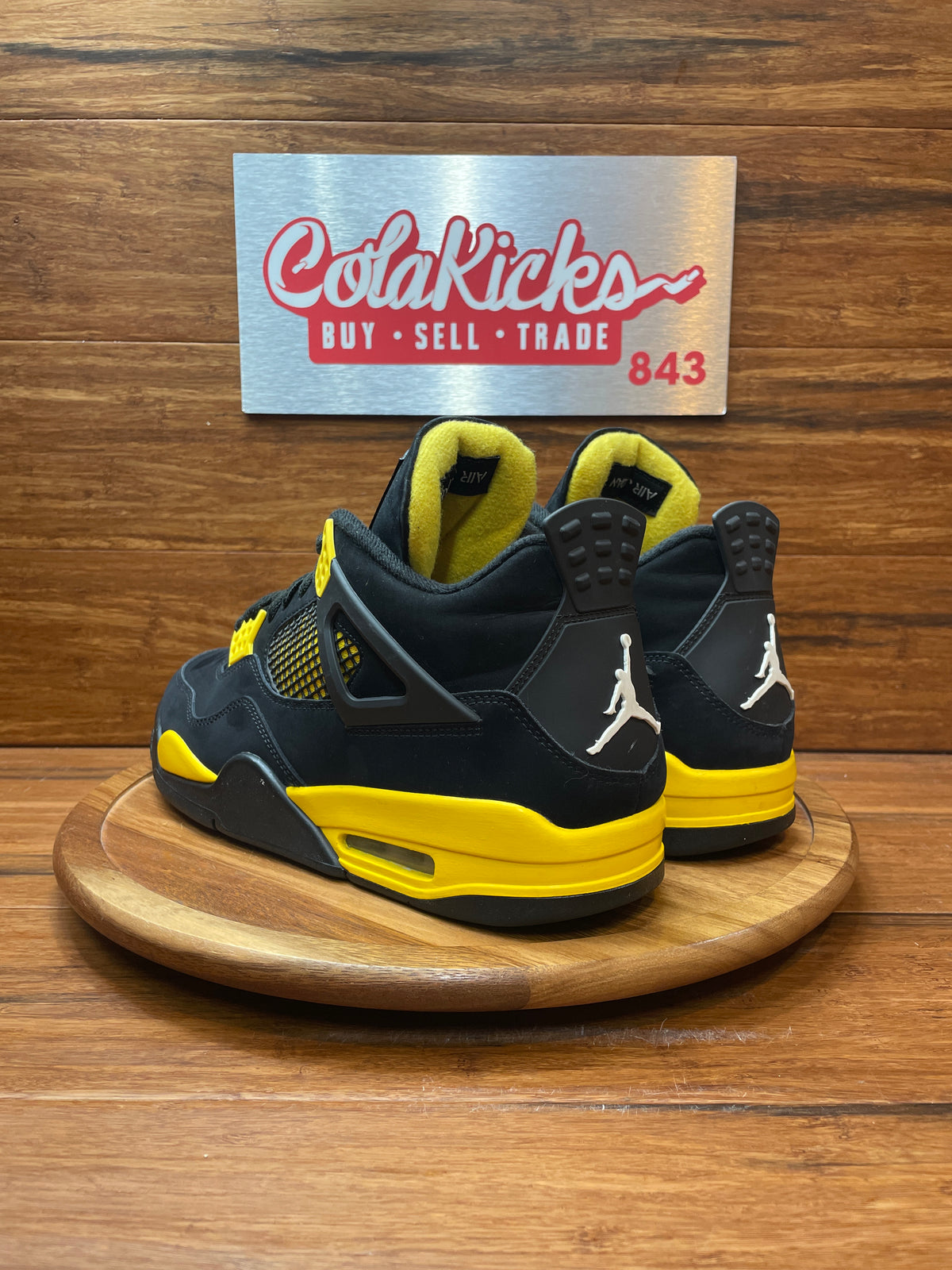 Jordan 4 Retro Thunder (2023)
