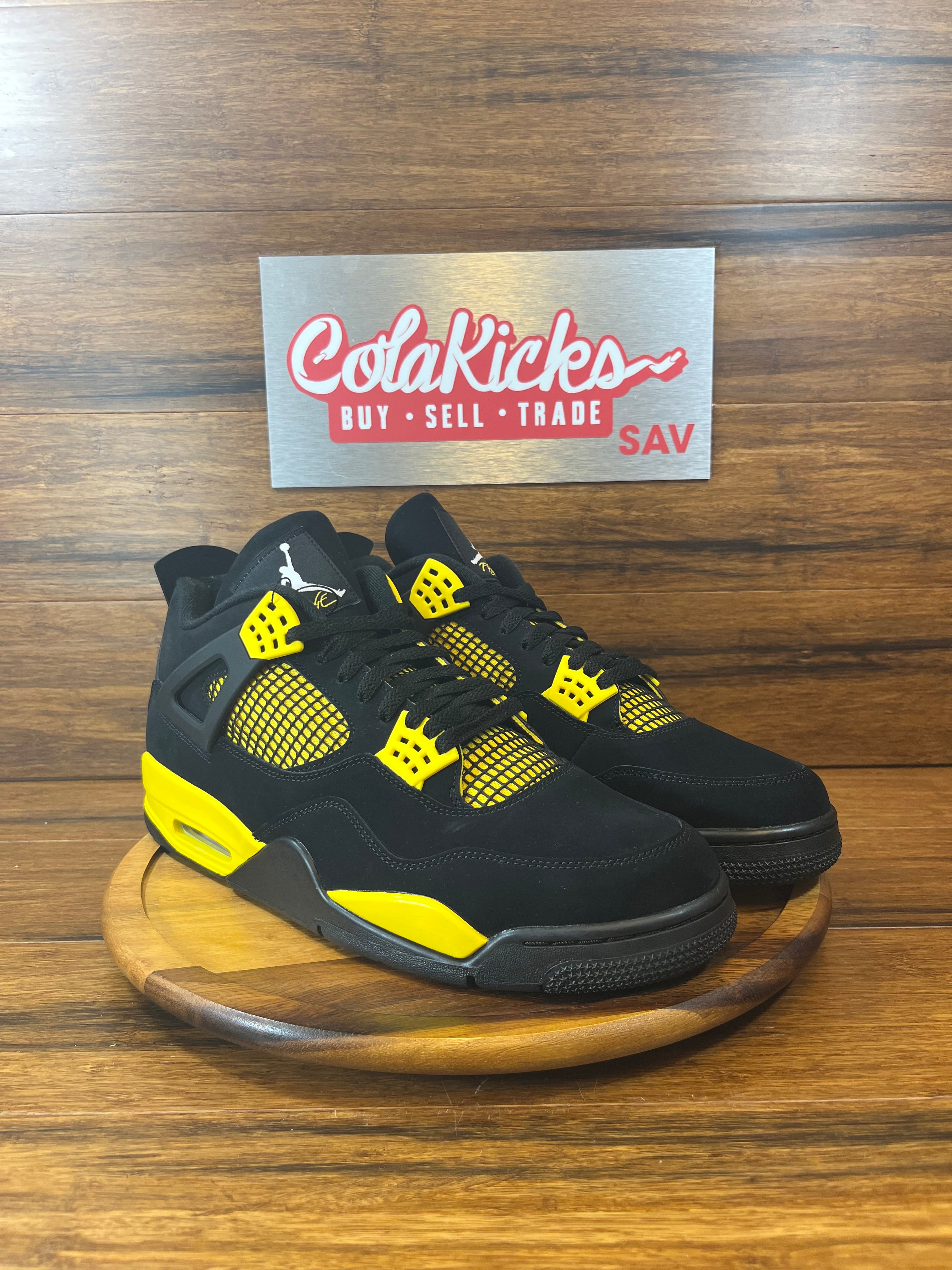 Jordan 4 Retro Thunder (2023)