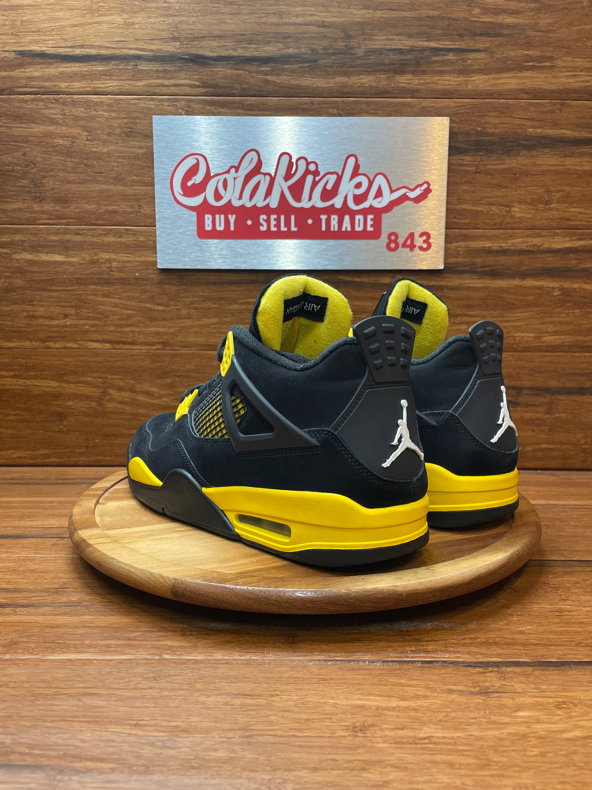 Jordan 4 Retro Thunder (2023)