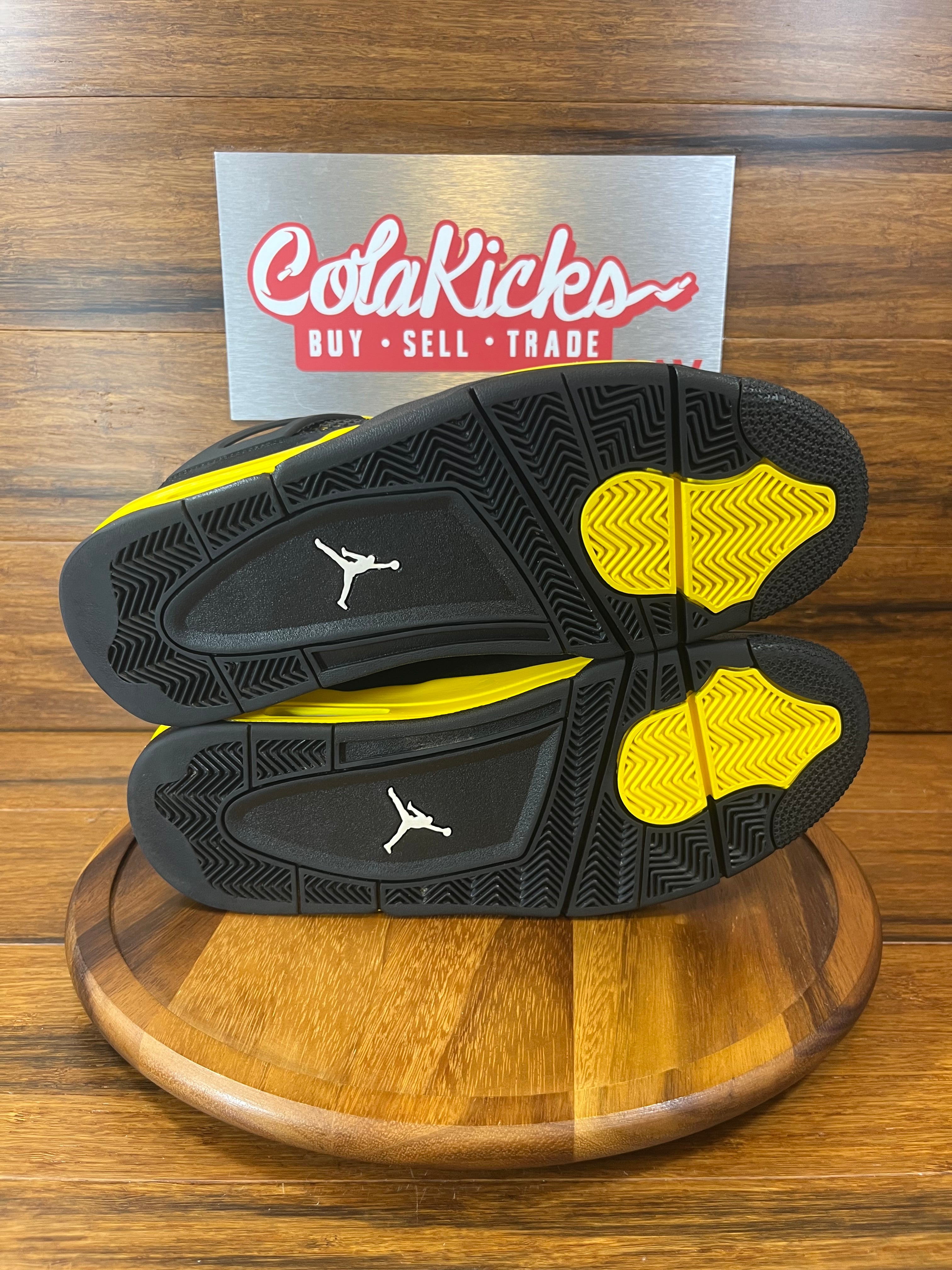 Jordan 4 Retro Thunder (2023)