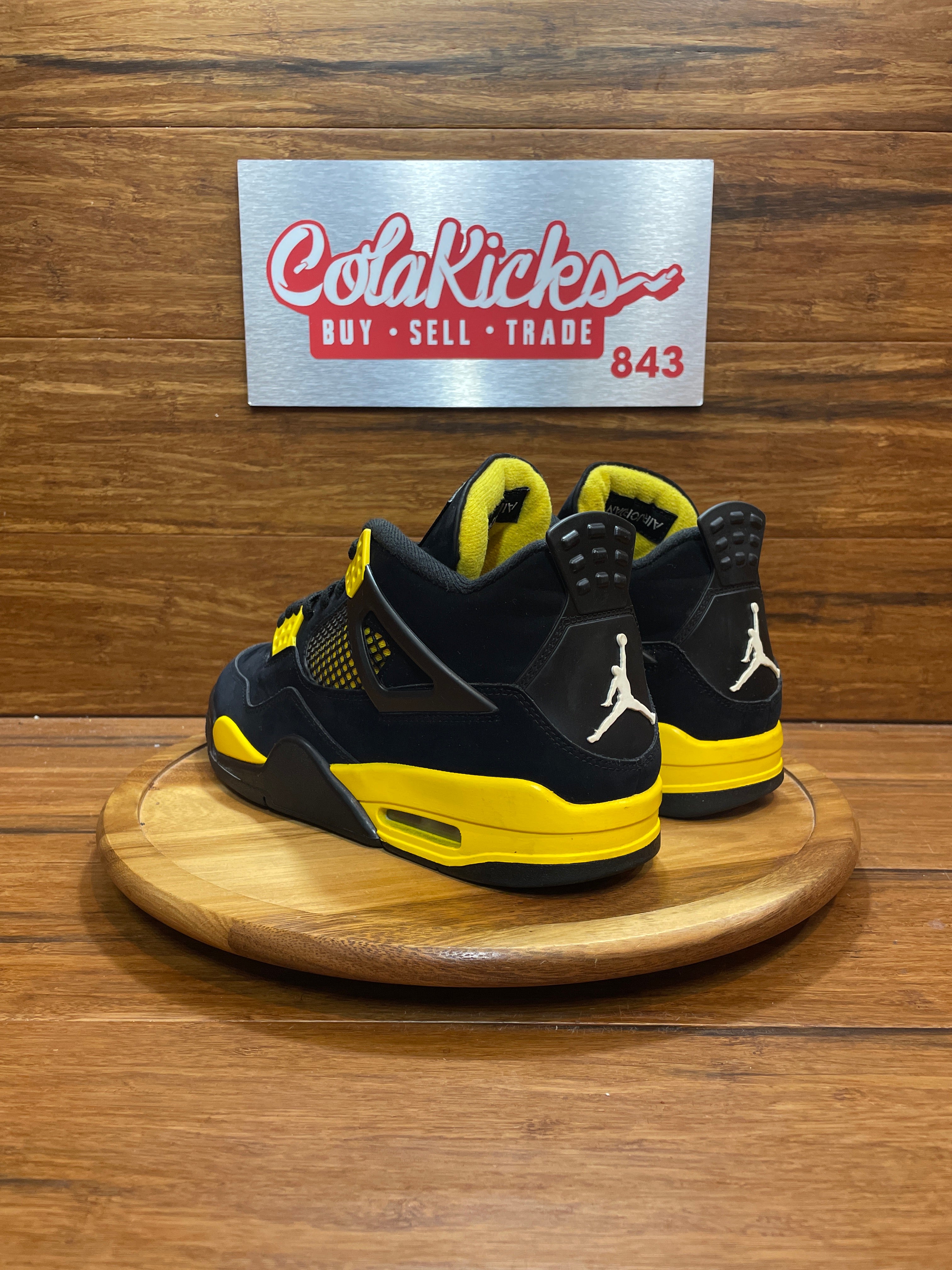 Jordan 4 Retro Thunder (2023)