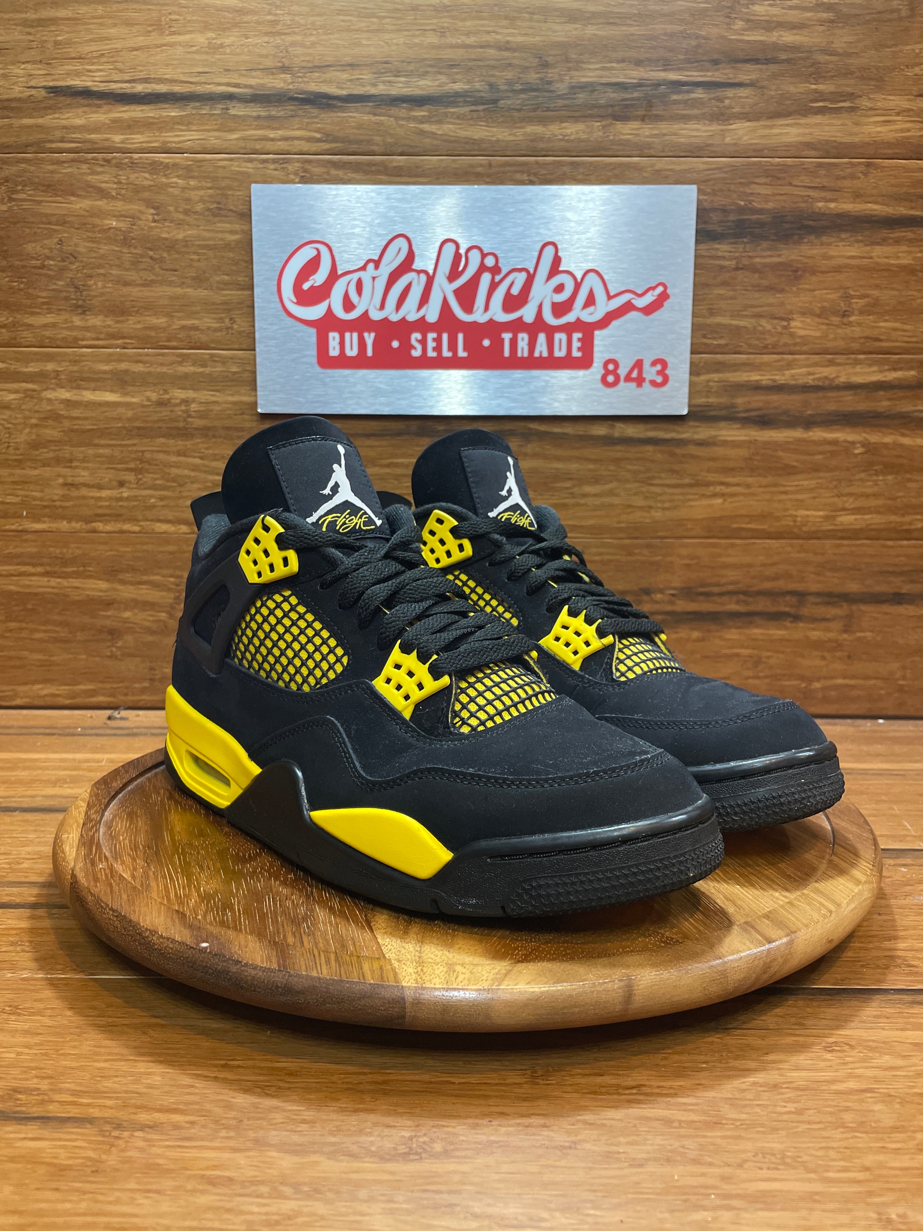 Jordan 4 Retro Thunder (2023)