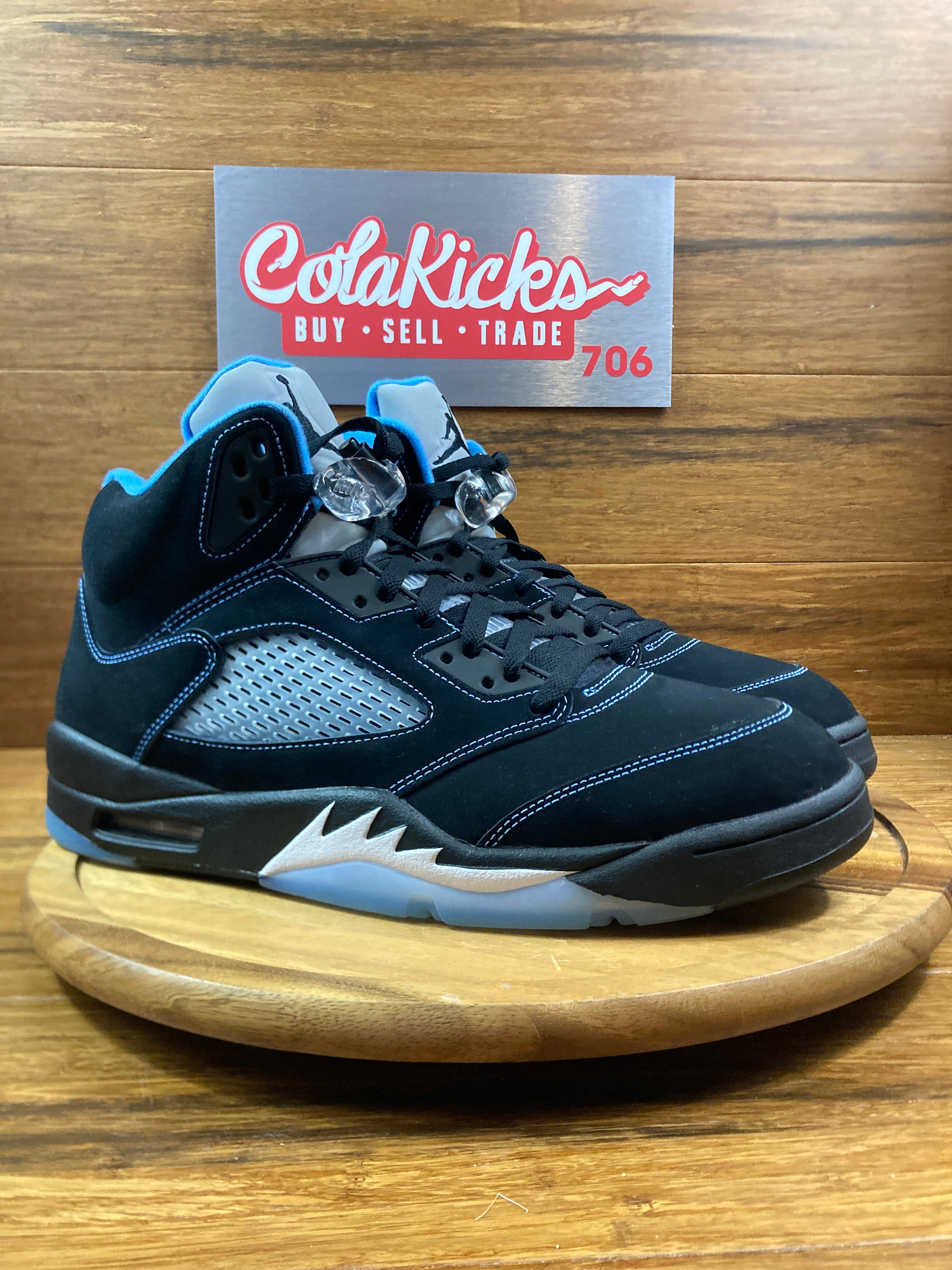 Jordan 5 Retro Black University Blue (2026)