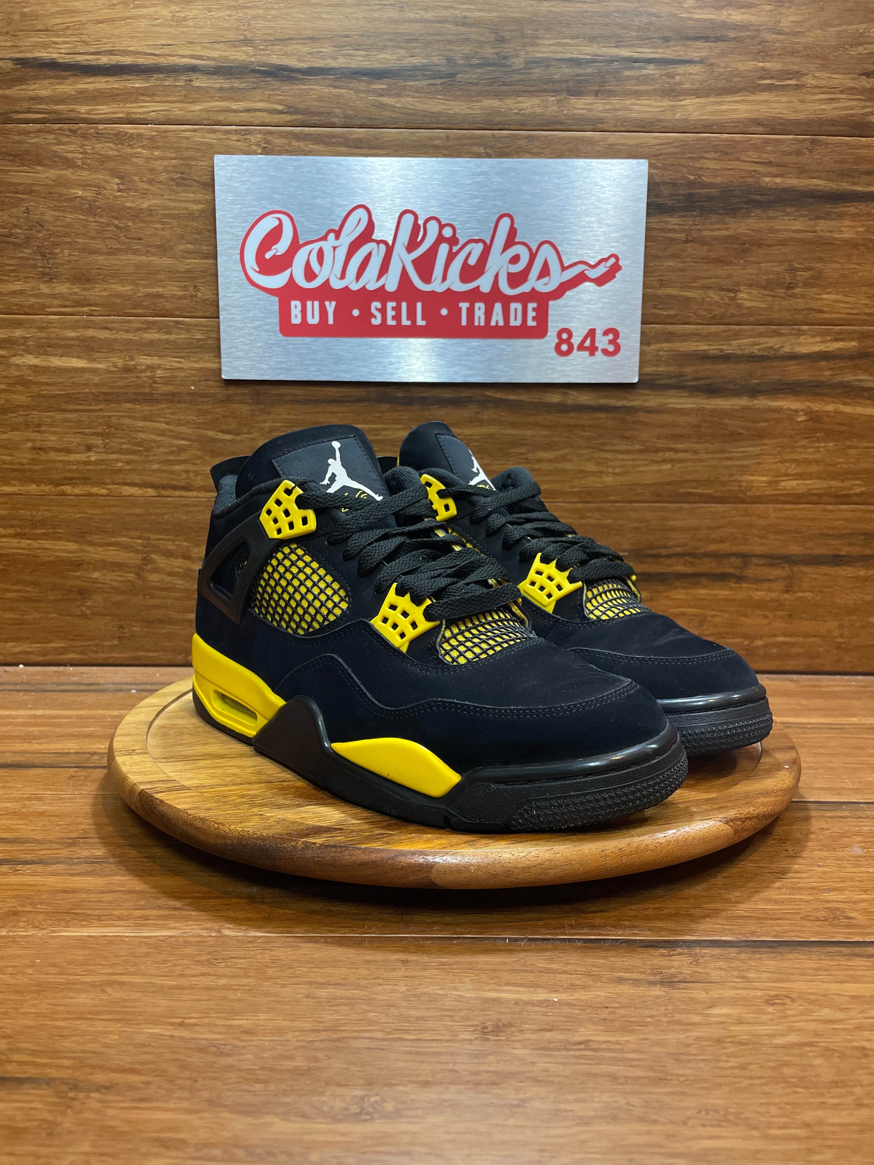 Jordan 4 Retro Thunder (2023)