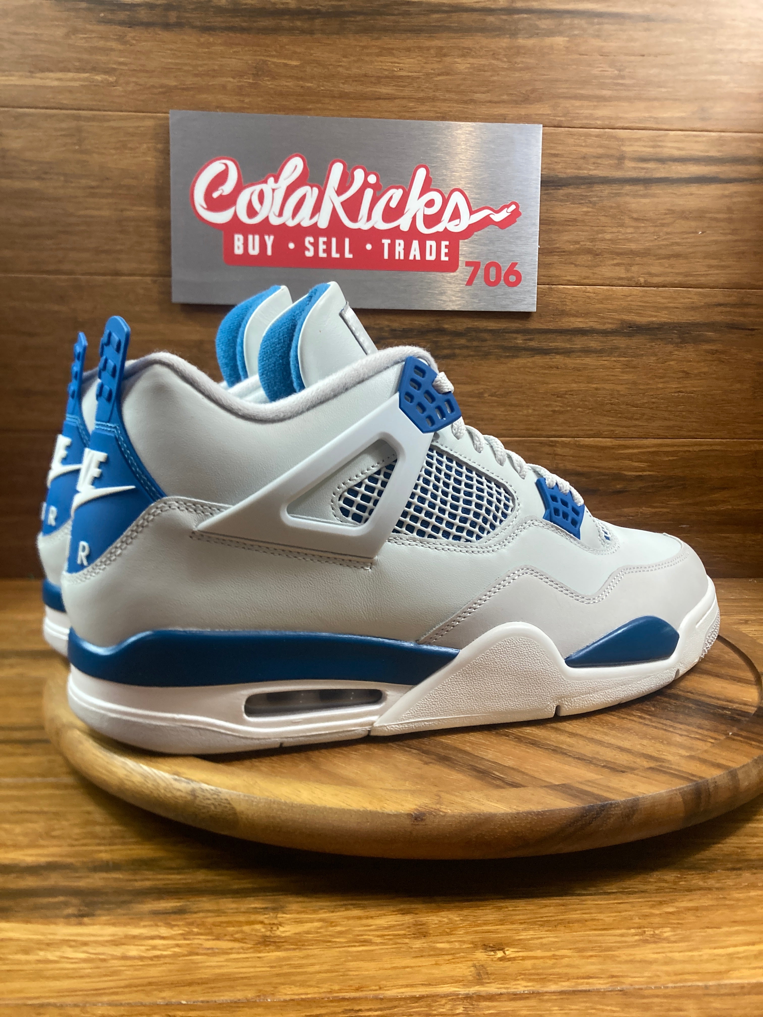 Jordan 4 Retro Military Blue (2024)