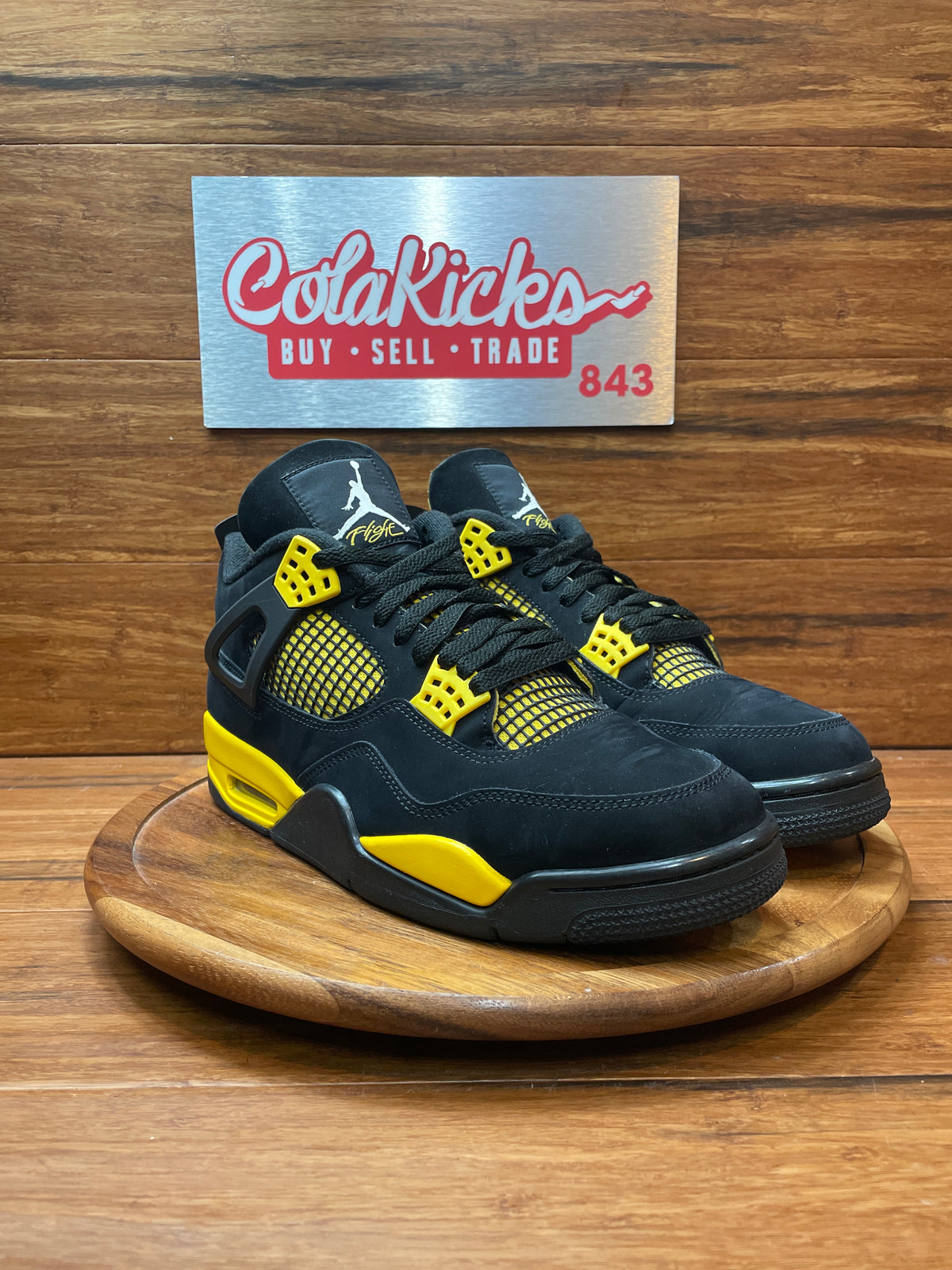 Jordan 4 Retro Thunder (2023)