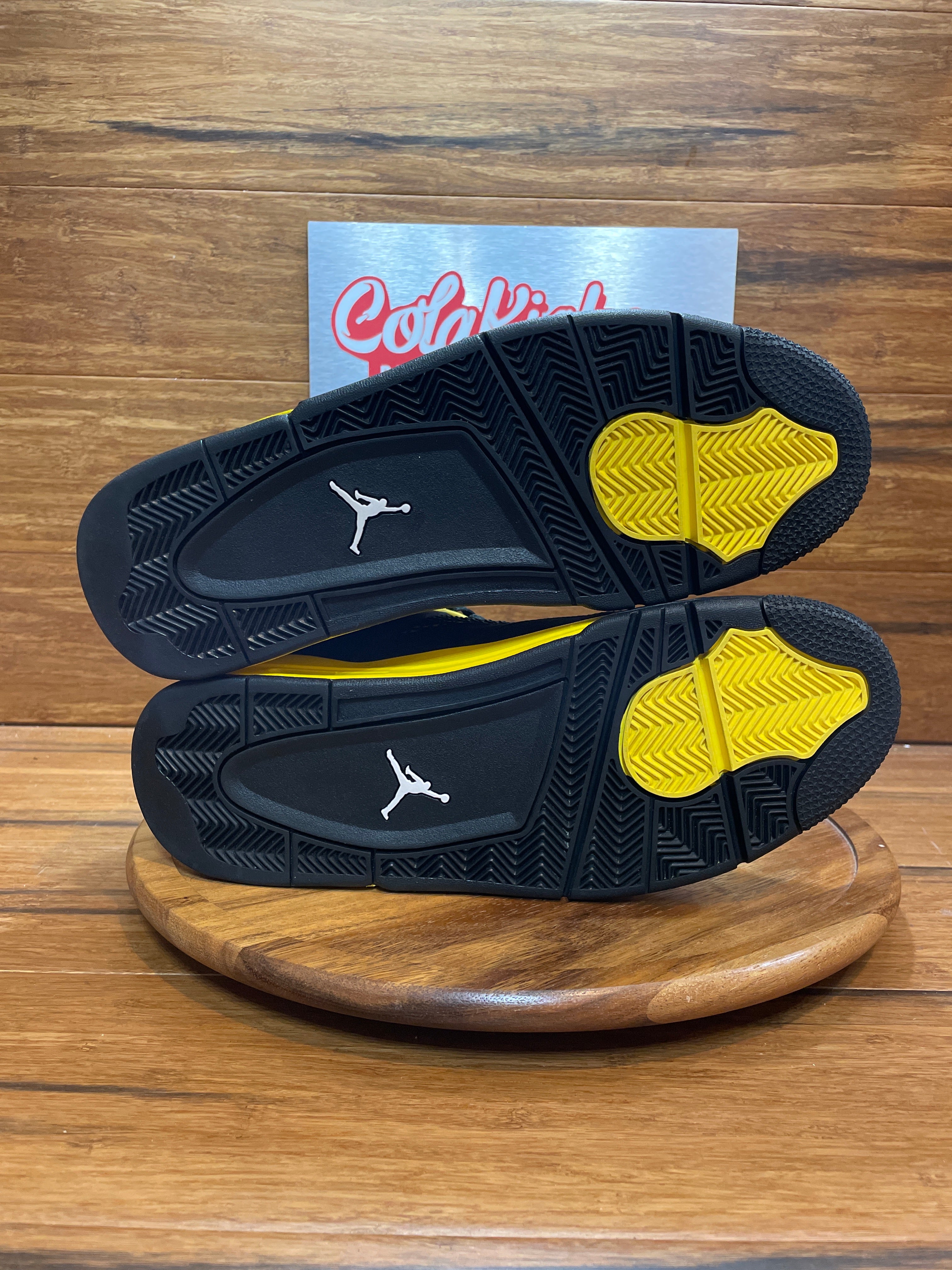 Jordan 4 Retro Thunder (2023)