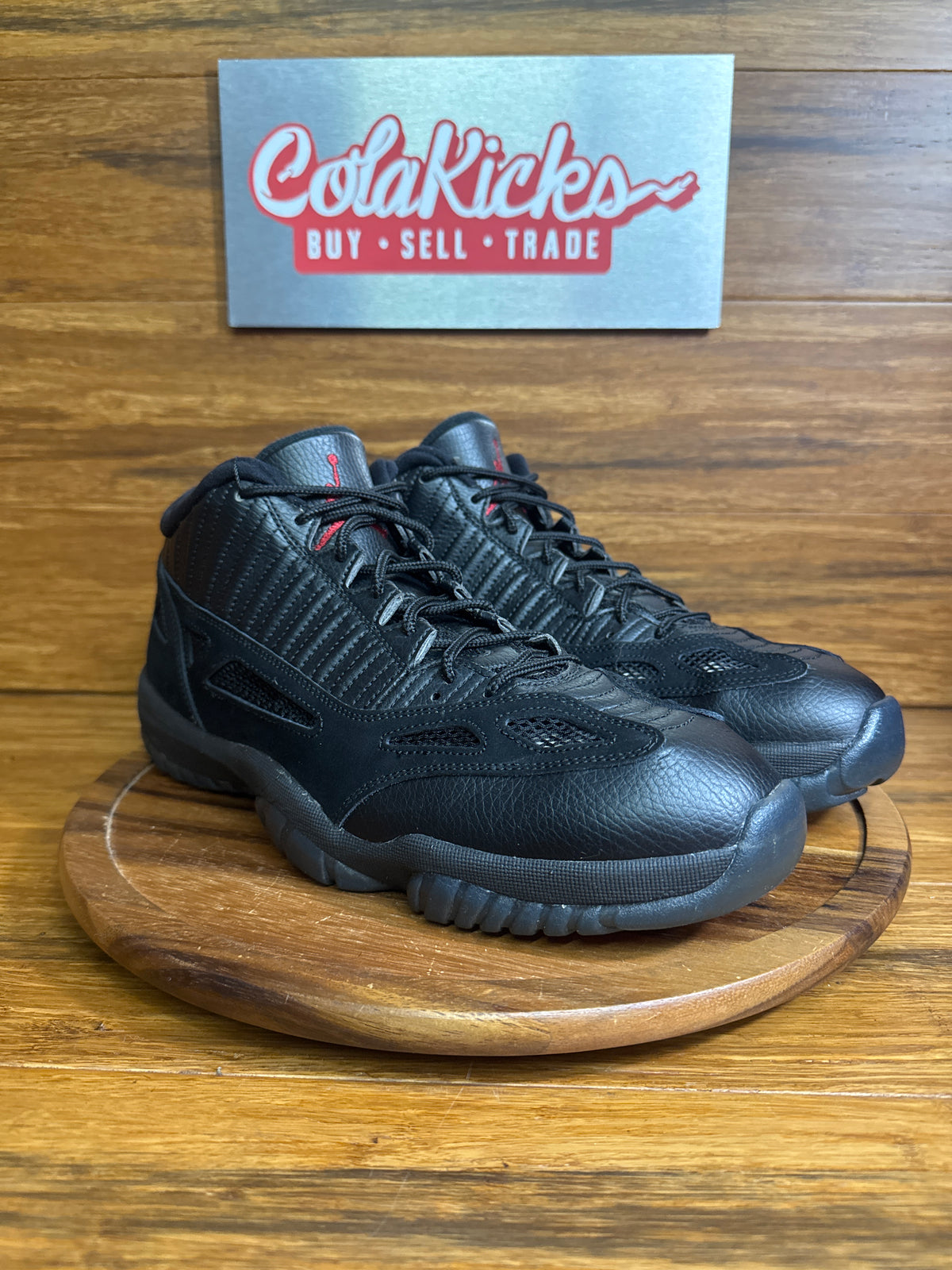 Jordan 11 Retro Low IE Referee (2015)