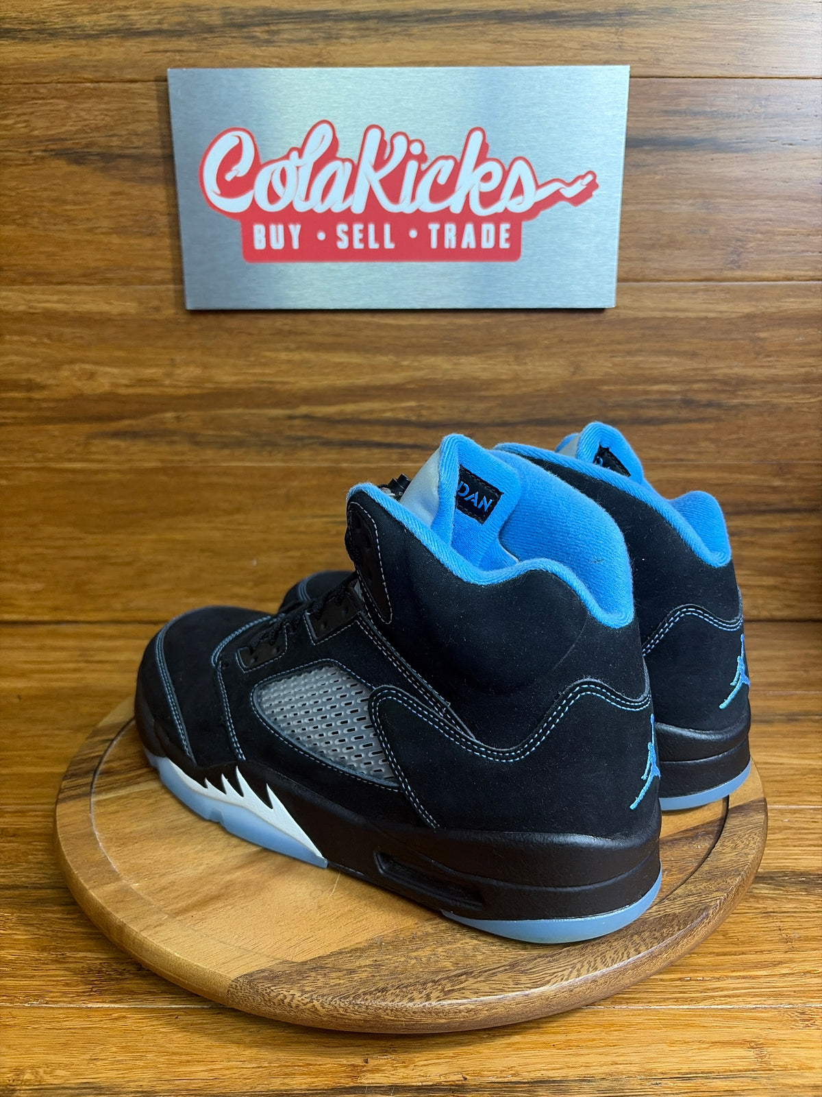 Jordan 5 Retro Black University Blue (2026)