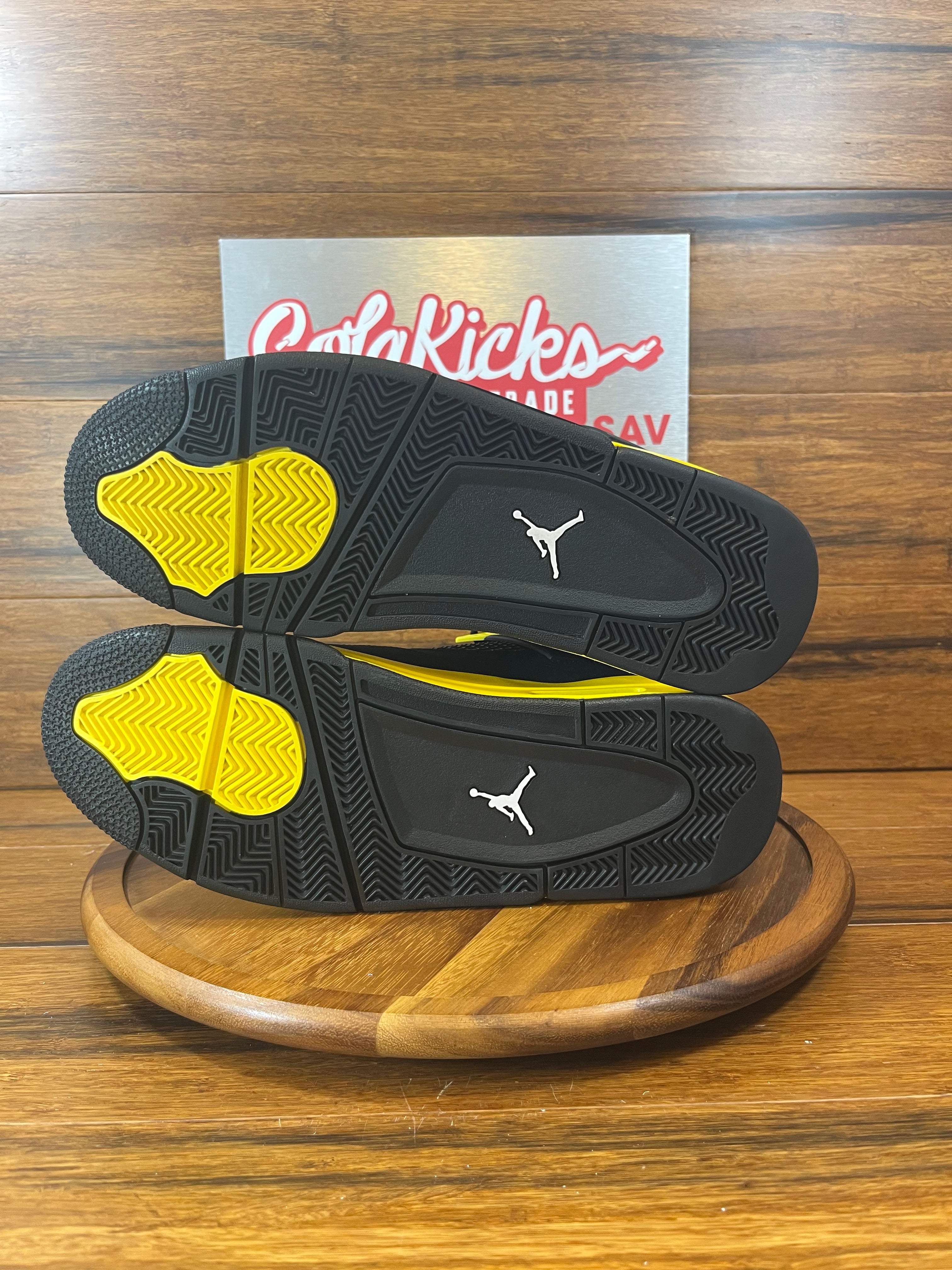 Jordan 4 Retro Thunder (2023)