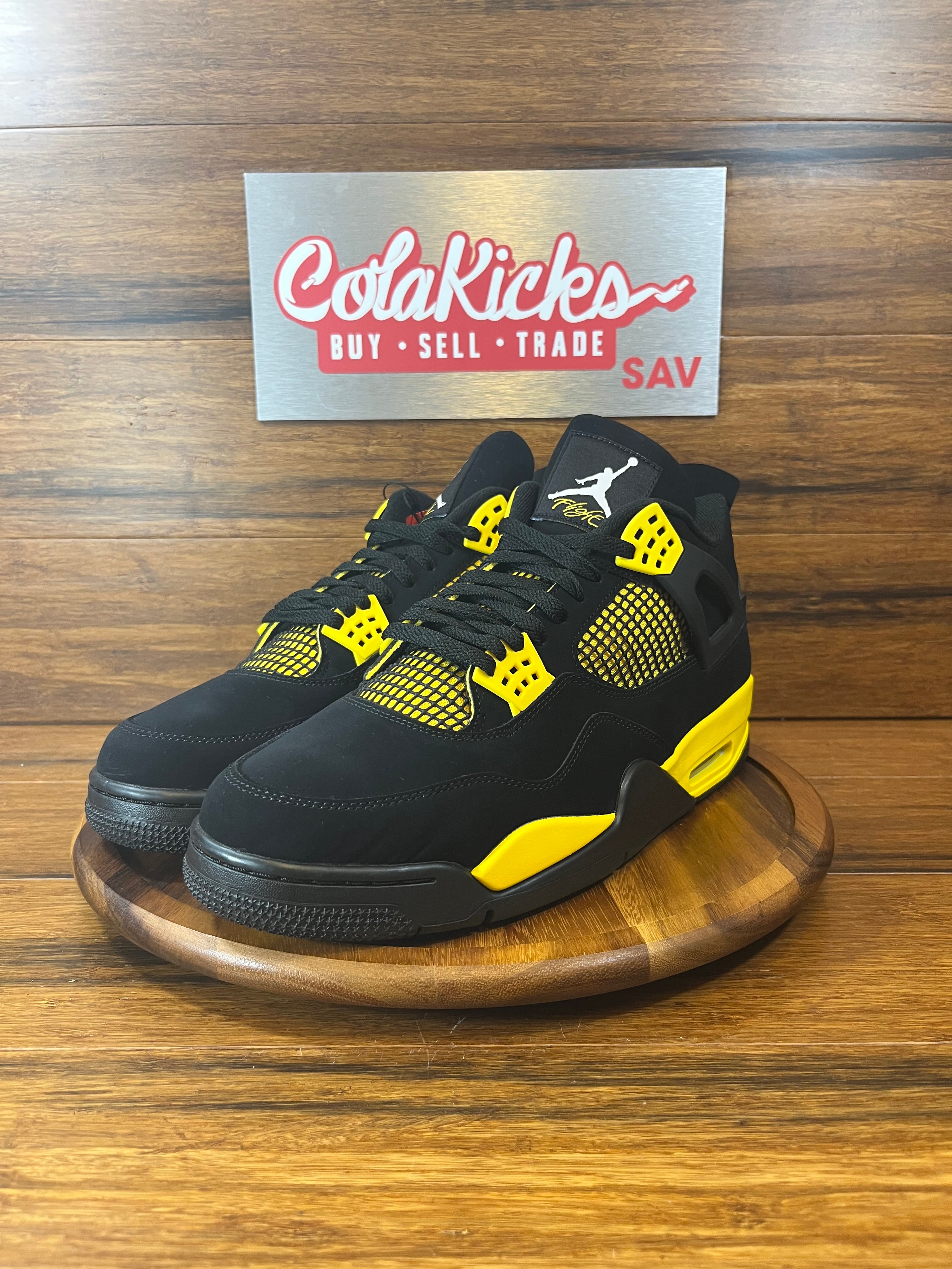 Jordan 4 Retro Thunder (2023)