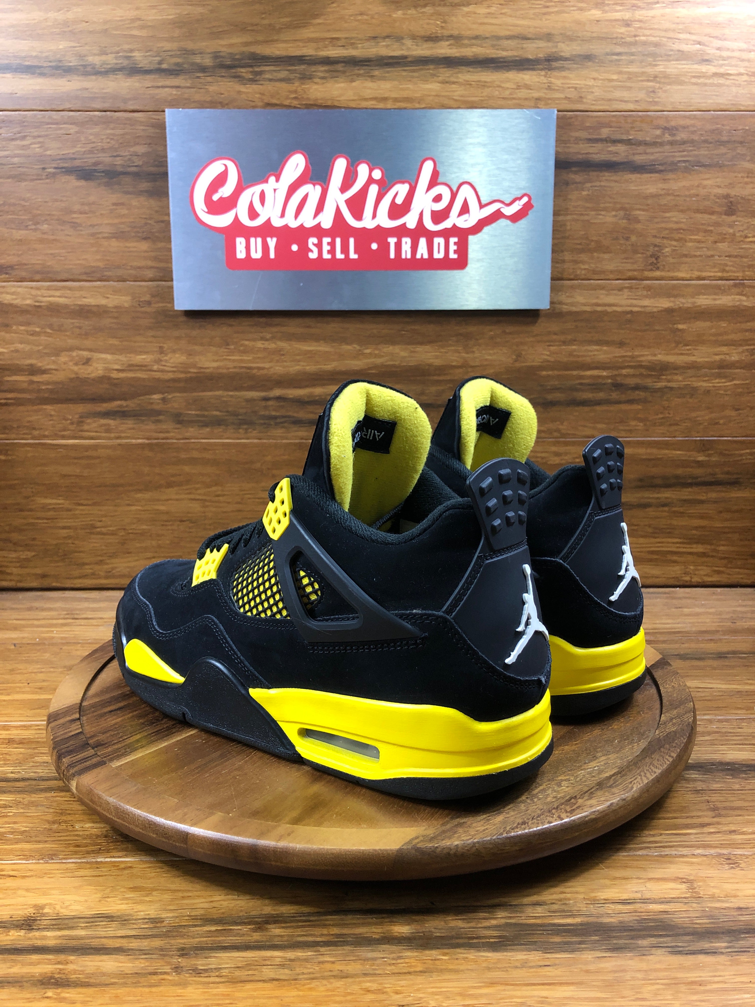 Jordan 4 Retro Thunder (2023)