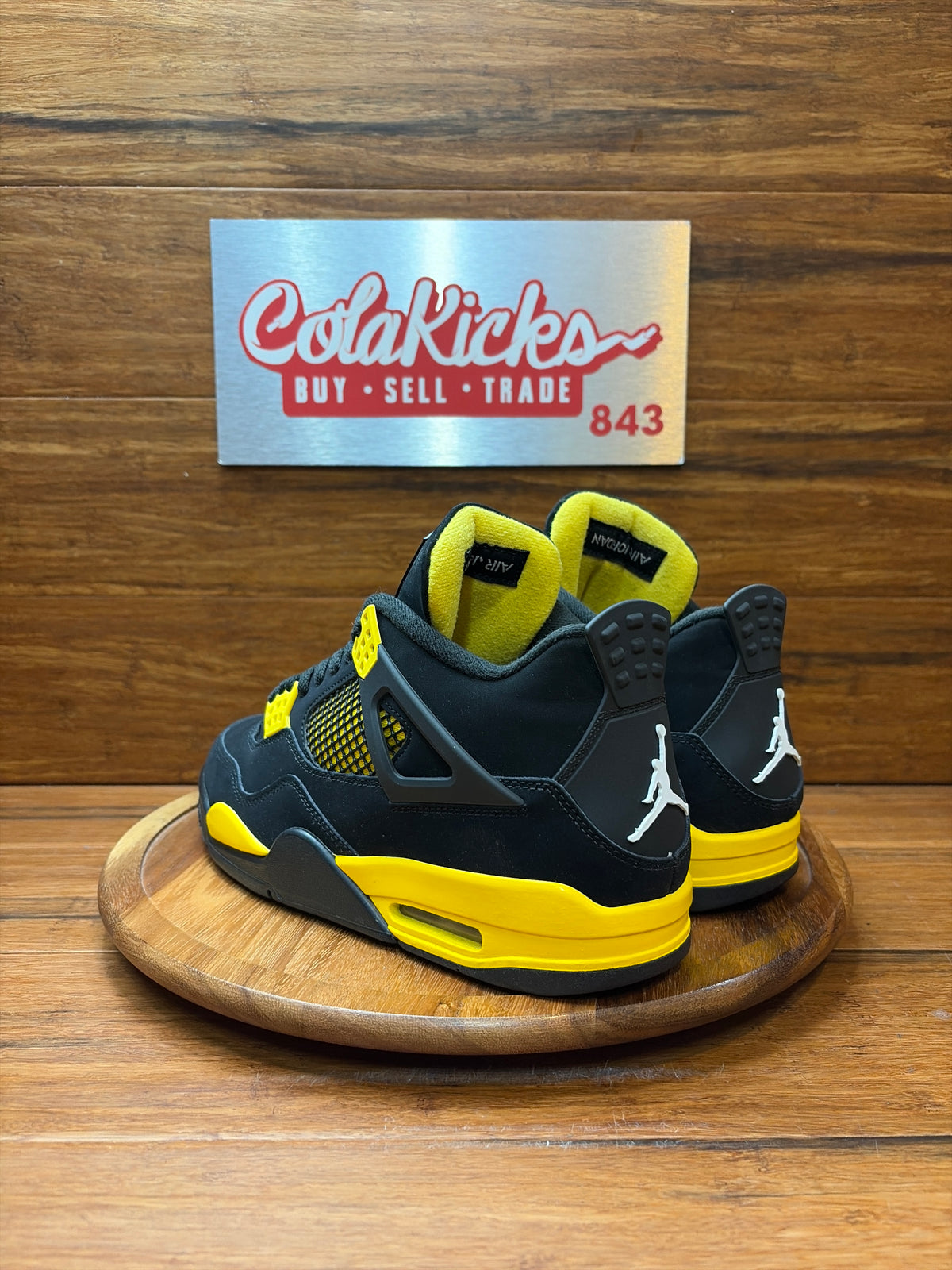 Jordan 4 Retro Thunder (2023)