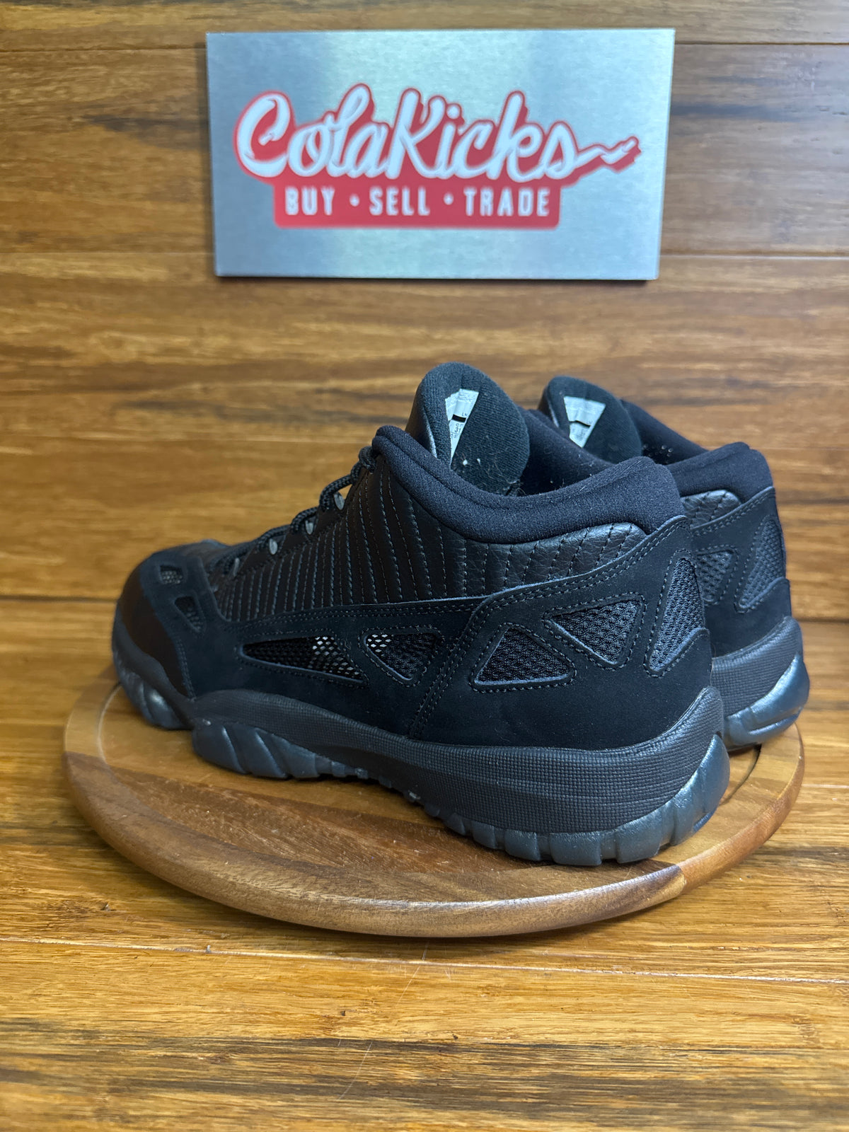 Jordan 11 Retro Low IE Referee (2015)
