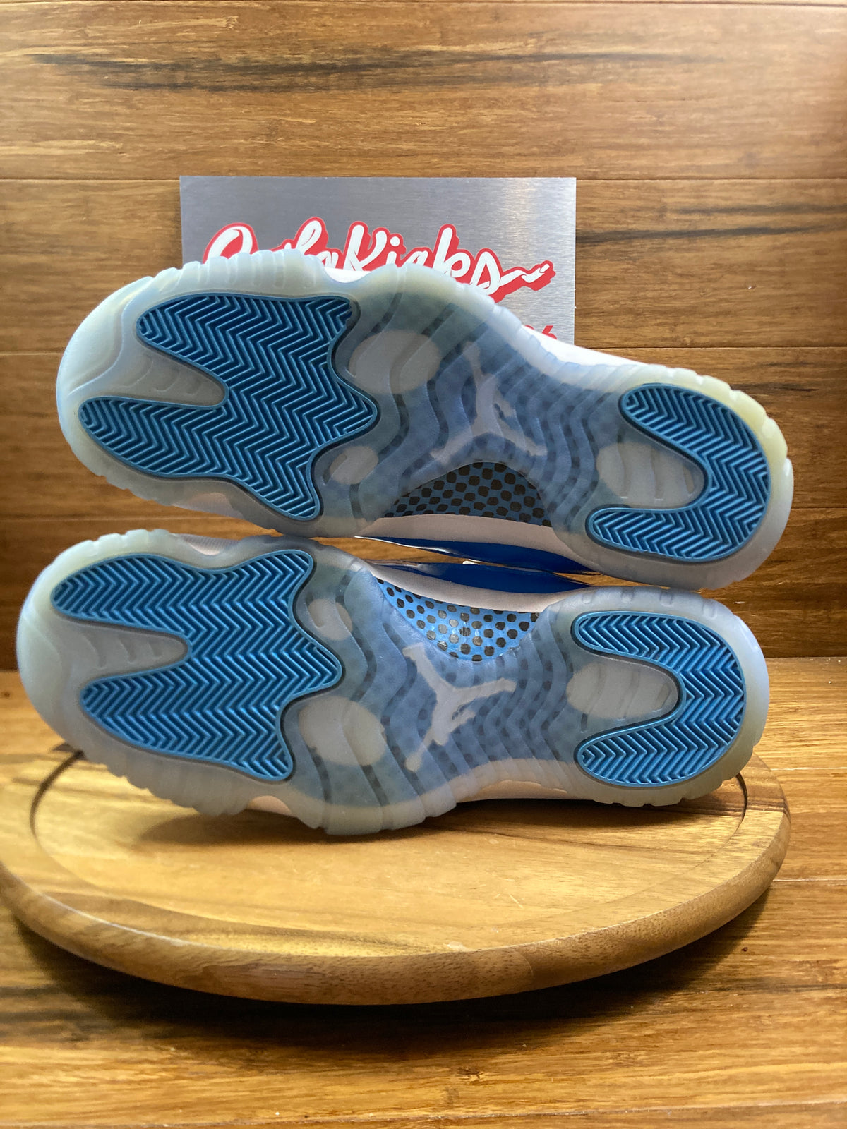 Jordan 11 Retro Low University Blue (2026)