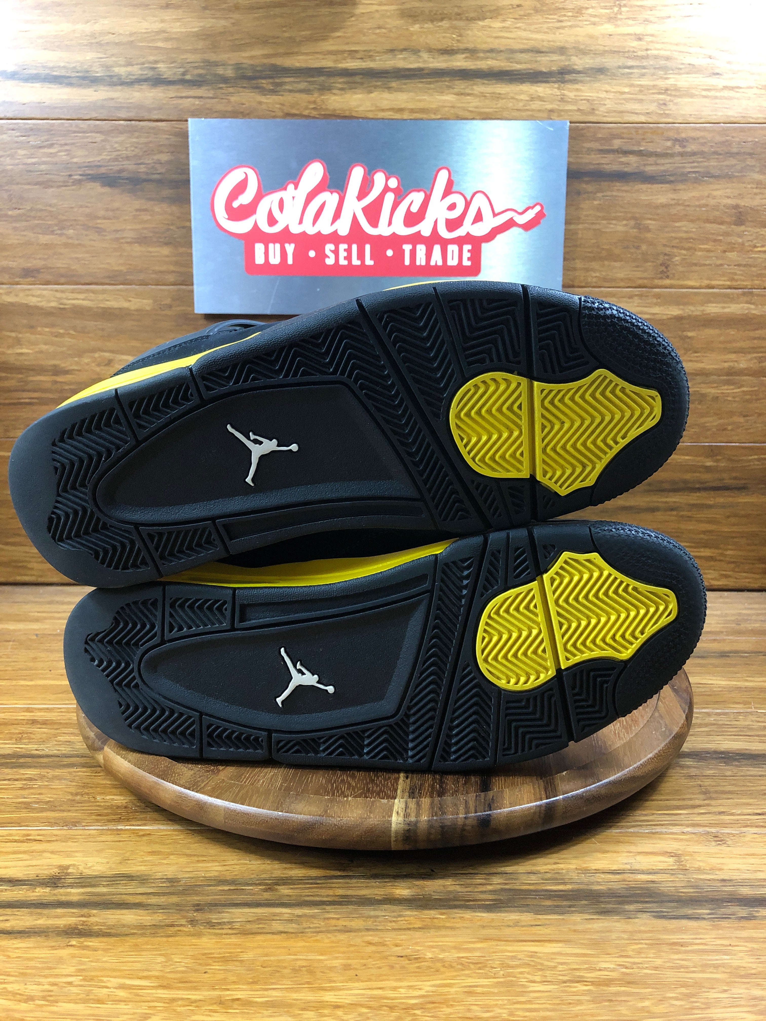 Jordan 4 Retro Thunder (2023)